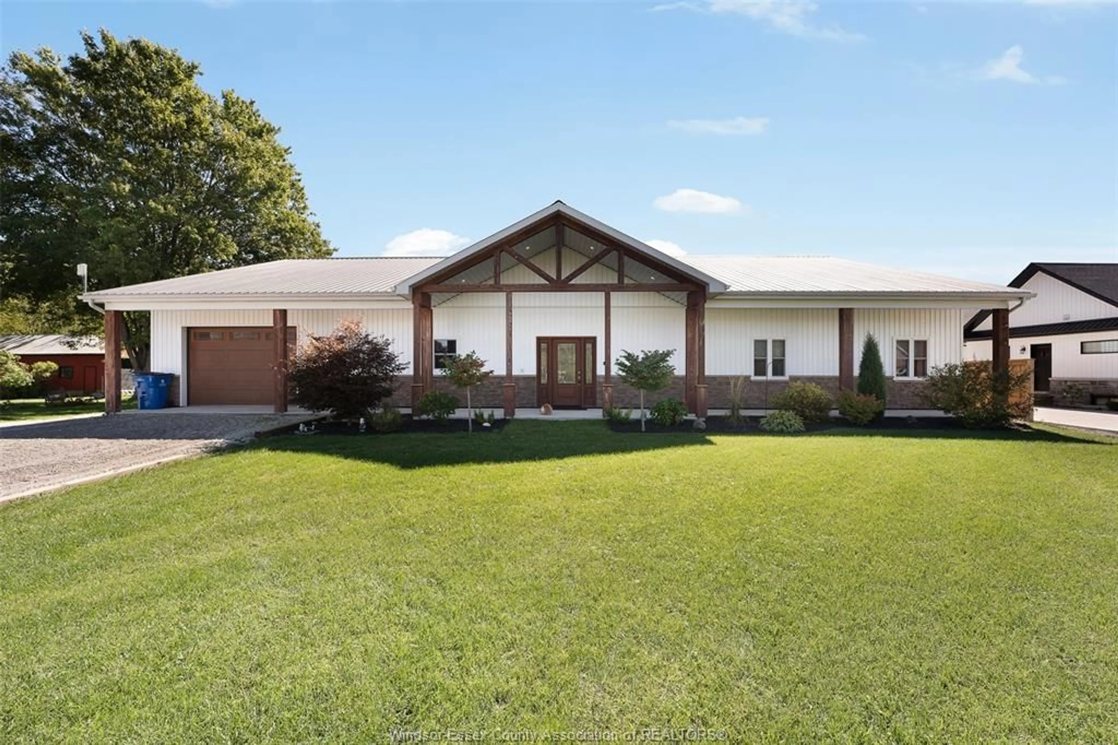 A pic from outside/outdoor area/front of a property/back of a property/a pic from drone, unknown for 622 MIDDLETON Line, Wheatley Ontario N0P 2P0