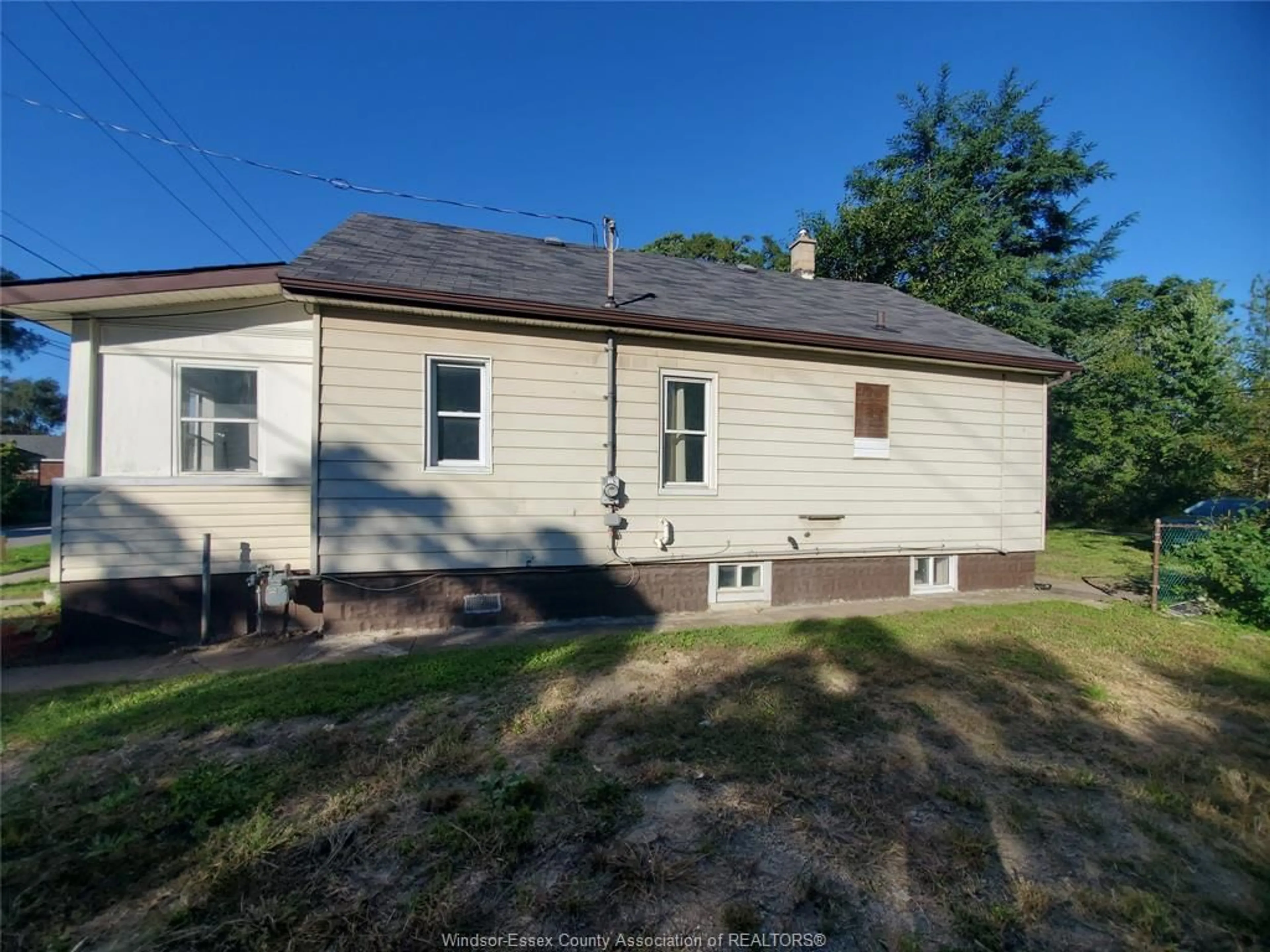 A pic from outside/outdoor area/front of a property/back of a property/a pic from drone, building for 3587 BLOOMFIELD, Windsor Ontario N9C 1E8