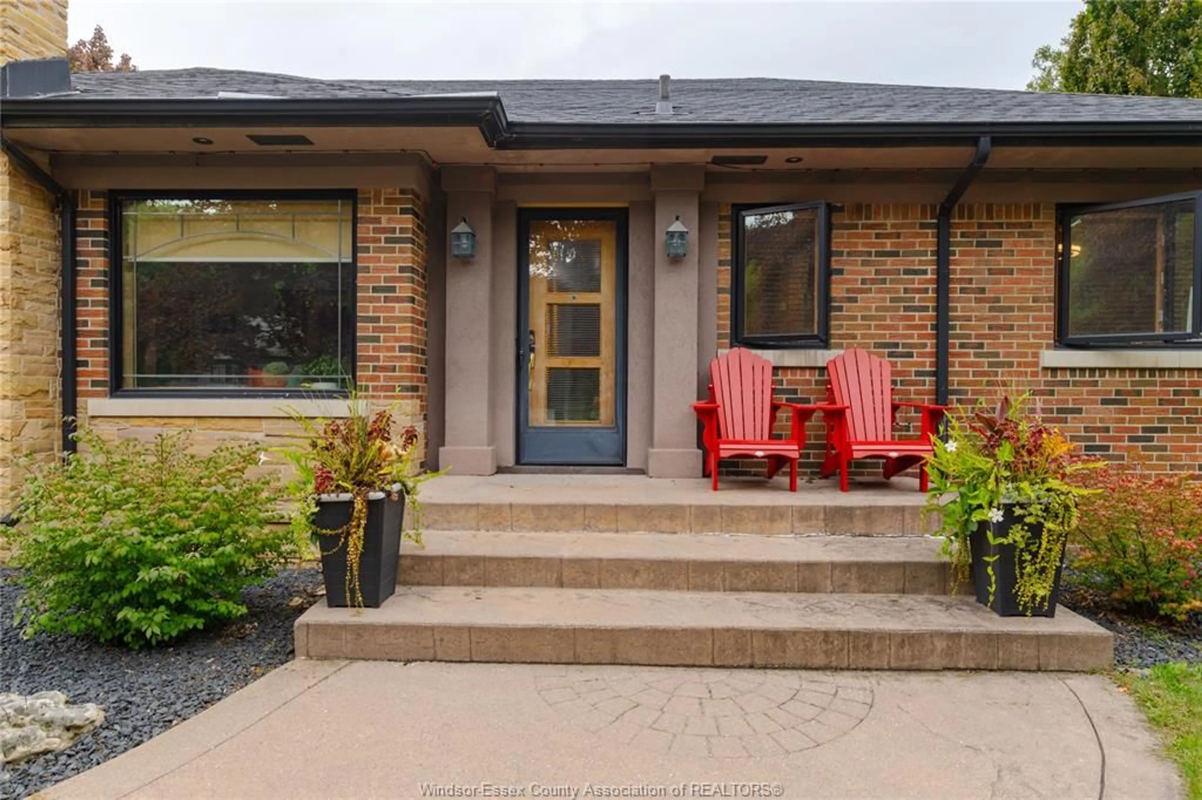 Home with brick exterior material, street for 1550 YPRES, Windsor Ontario N8W 1R9