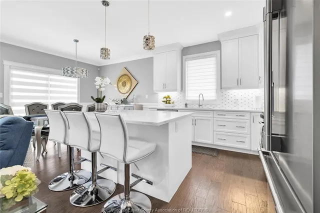388 BRUNMAR Cres, Lakeshore 5