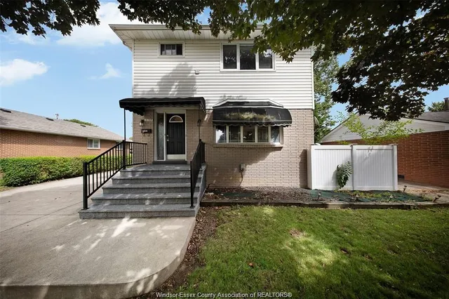 3138 HARTLEY Dr, Windsor 3