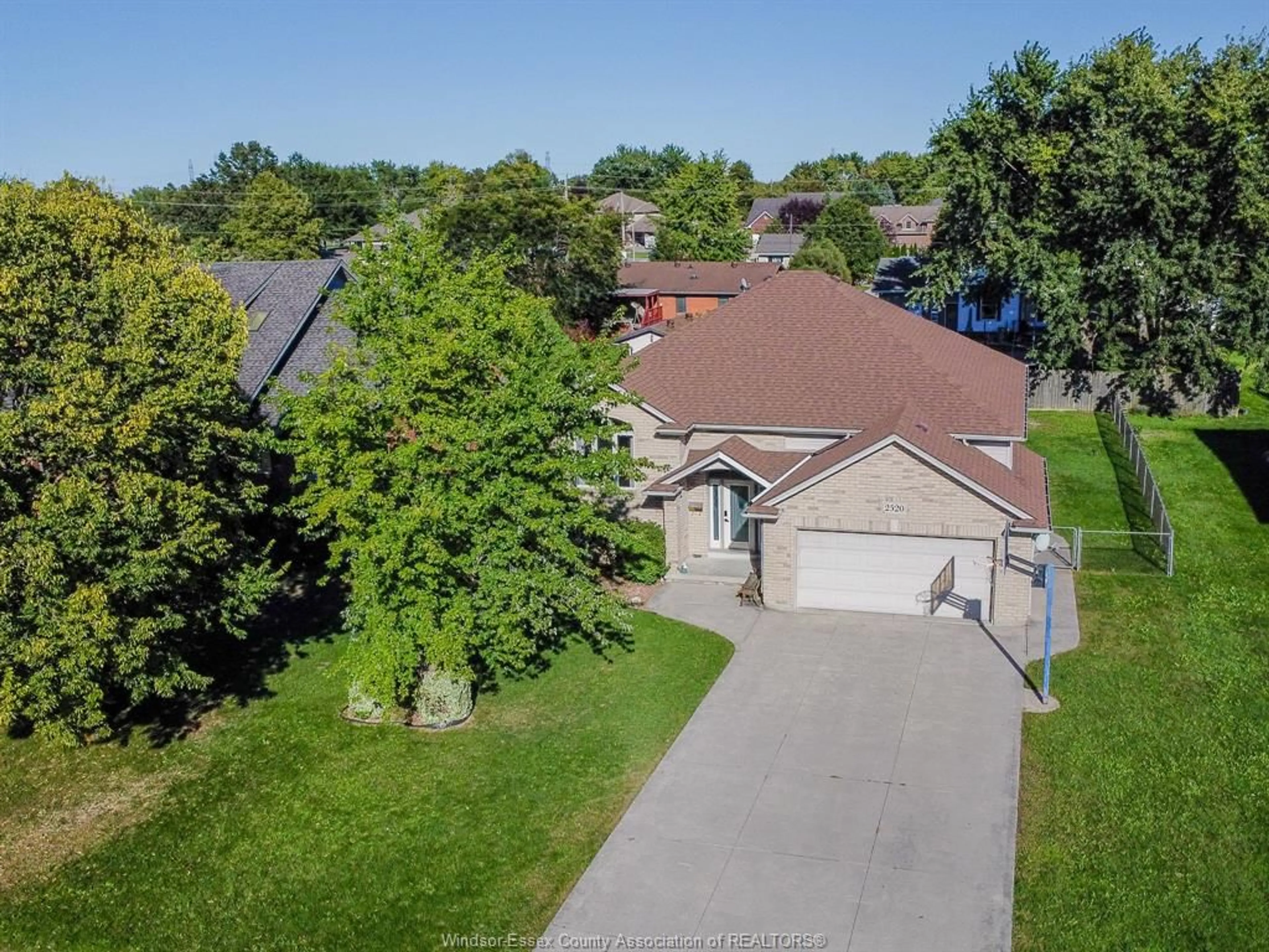 A pic from outside/outdoor area/front of a property/back of a property/a pic from drone, street for 2520 LE BOEUF, Tecumseh Ontario N8N 5E3