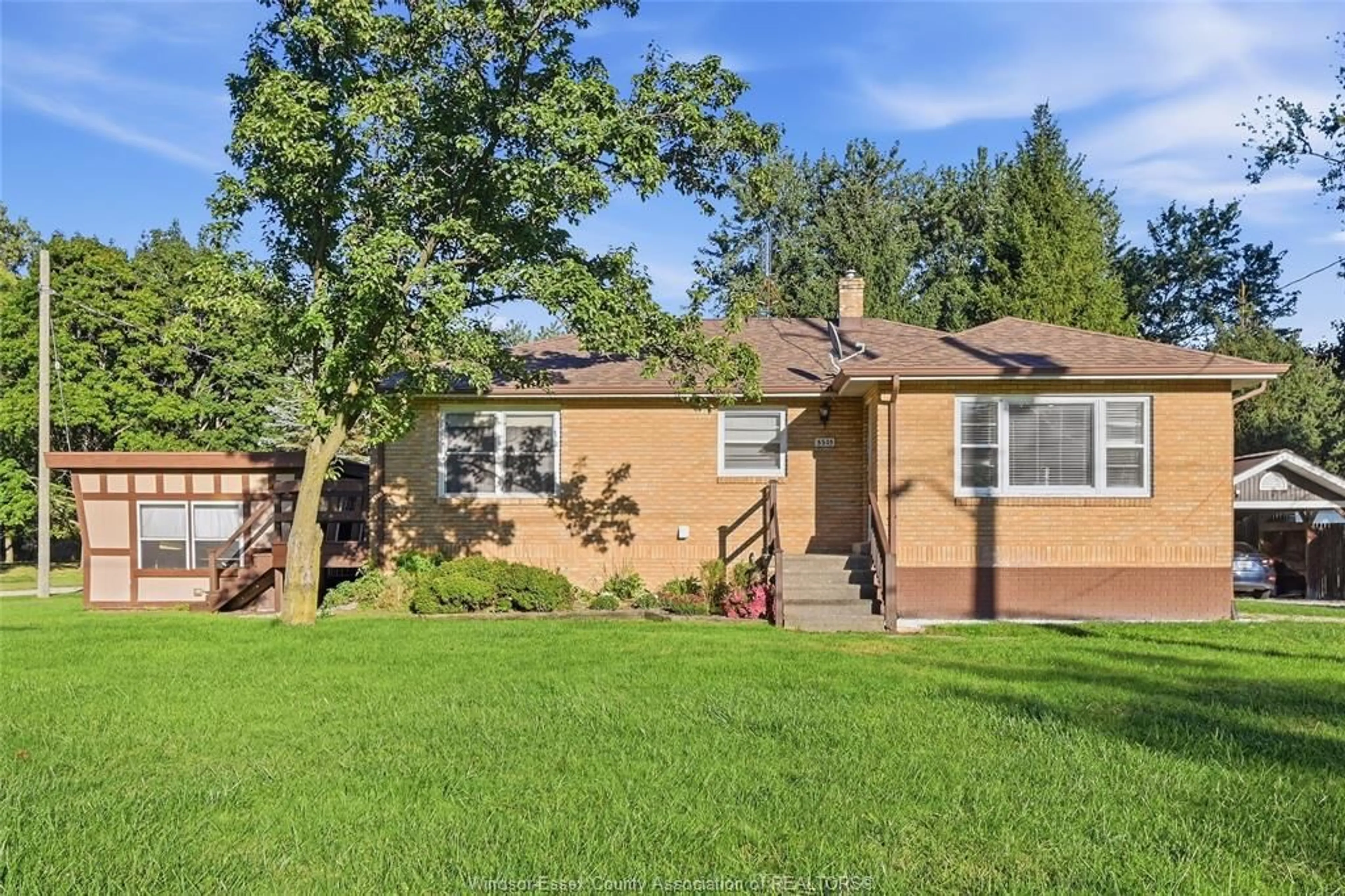 Home with brick exterior material, street for 5505 MALDEN Rd, Windsor Ontario N9E 3W1