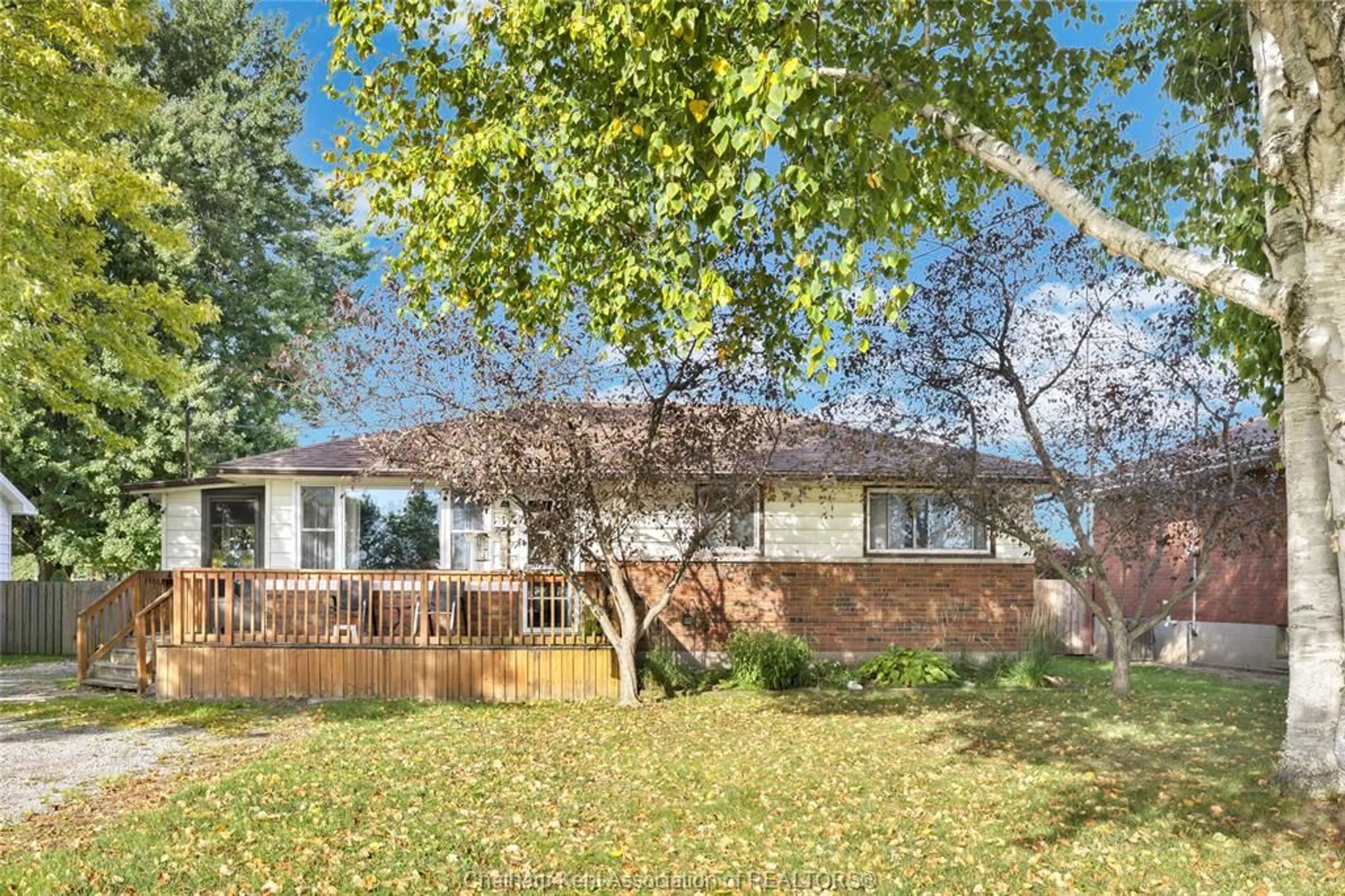 Unknown for 686 Albert St, Wallaceburg Ontario N8A 1Y9