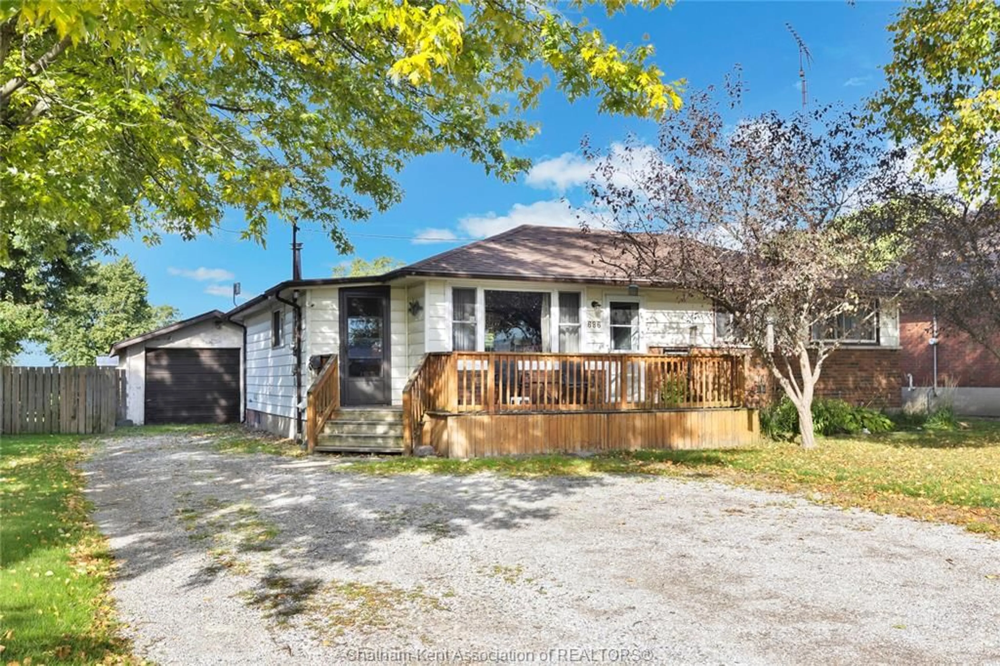 Unknown for 686 Albert St, Wallaceburg Ontario N8A 1Y9