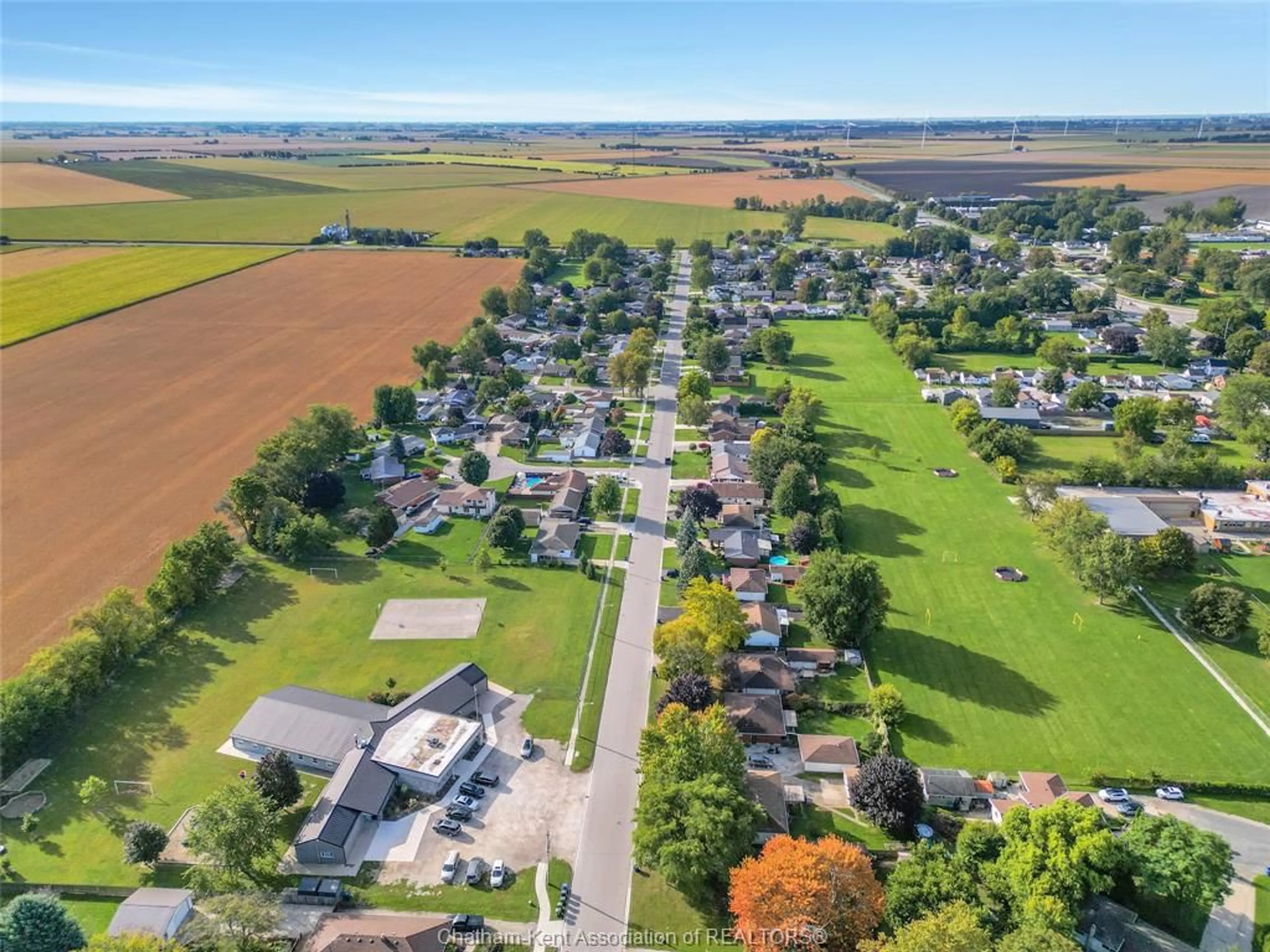 A pic from outside/outdoor area/front of a property/back of a property/a pic from drone, street for 686 Albert St, Wallaceburg Ontario N8A 1Y9