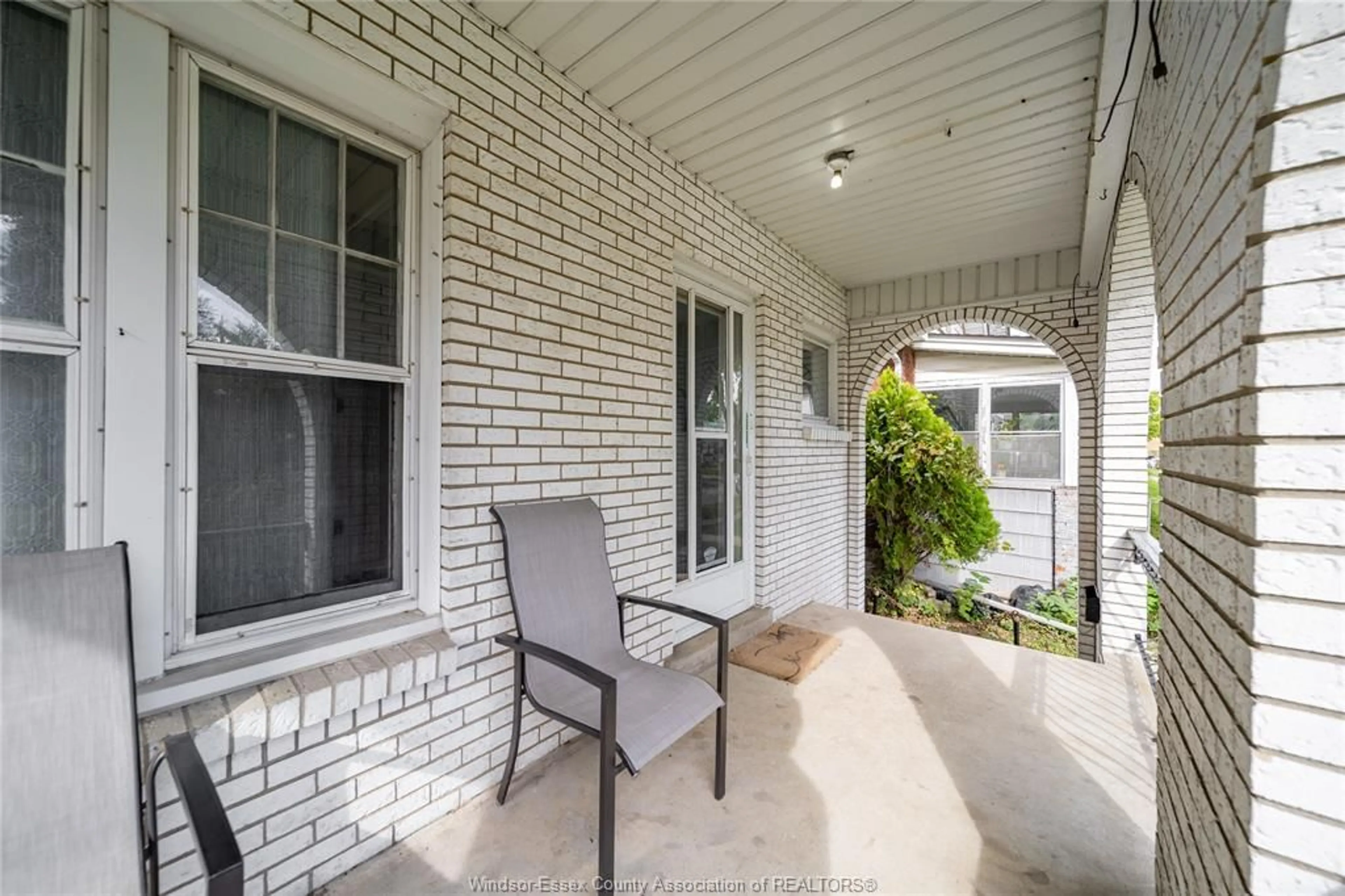 Patio, street for 475 MCKAY Ave, Windsor Ontario N9B 1Z7