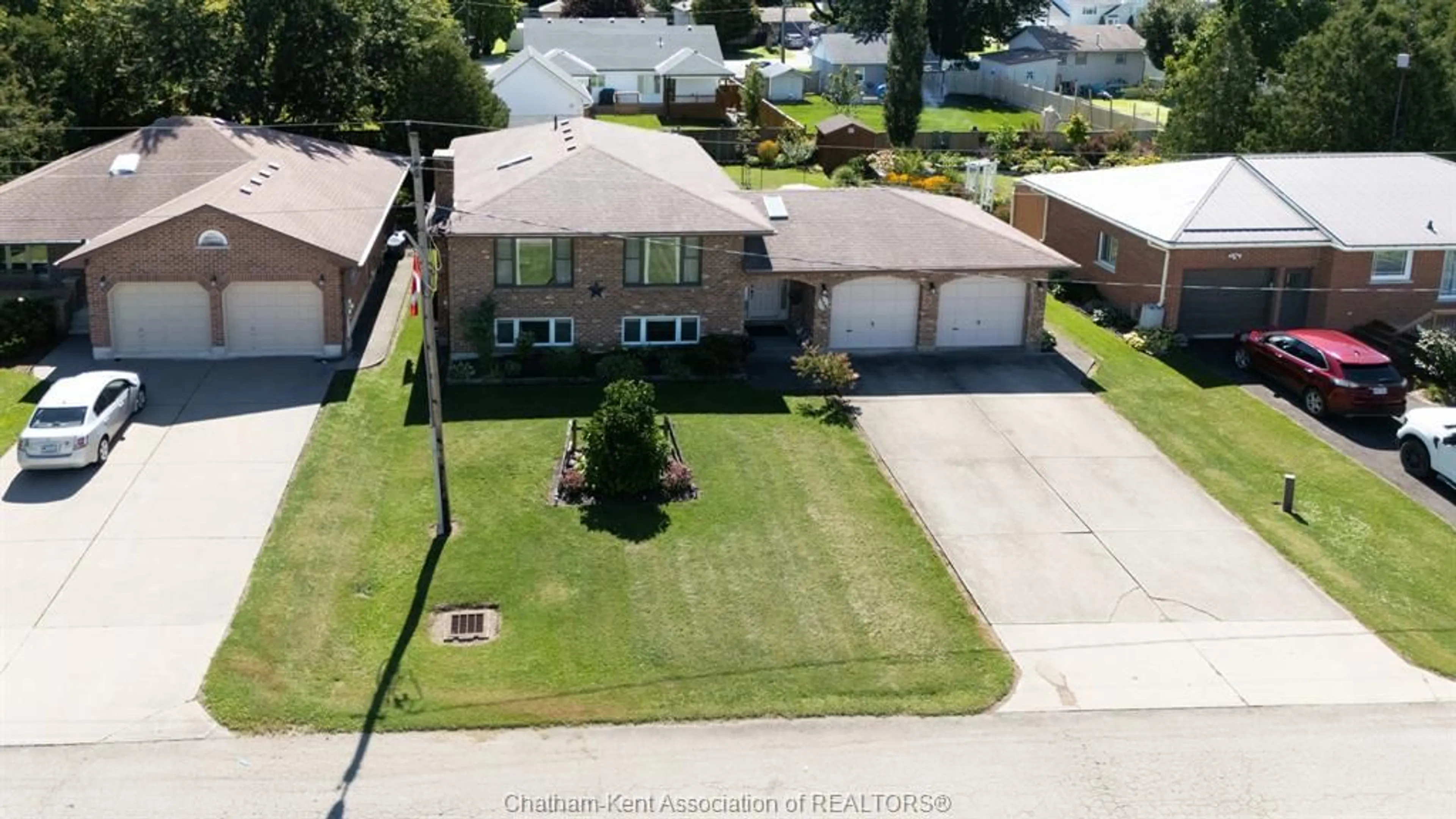 A pic from outside/outdoor area/front of a property/back of a property/a pic from drone, street for 272 Anne St, West Lorne Ontario N0L 2P0