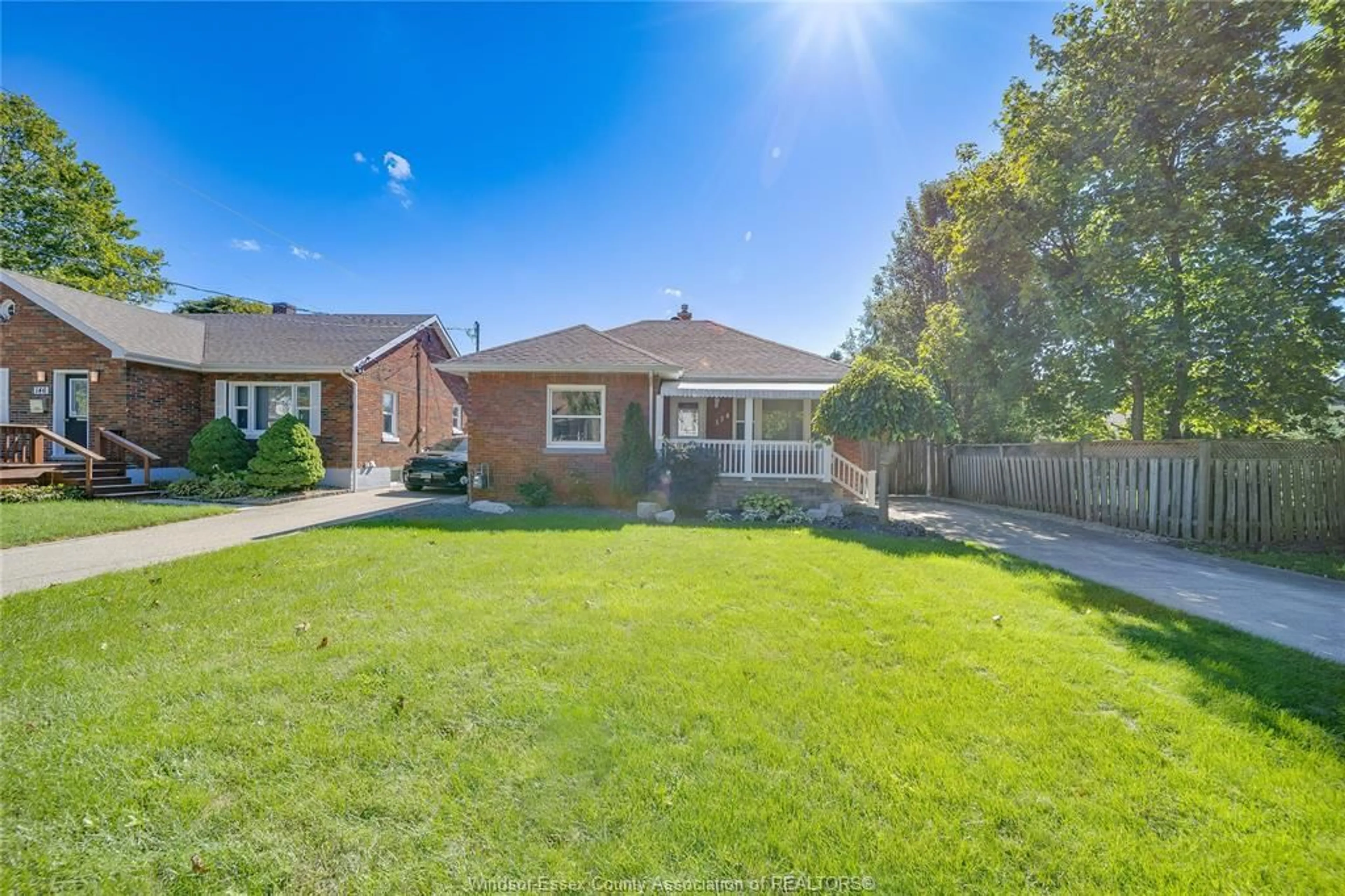 A pic from outside/outdoor area/front of a property/back of a property/a pic from drone, street for 150 PRINCE ARTHUR Ave, Chatham Ontario N7M 1X7