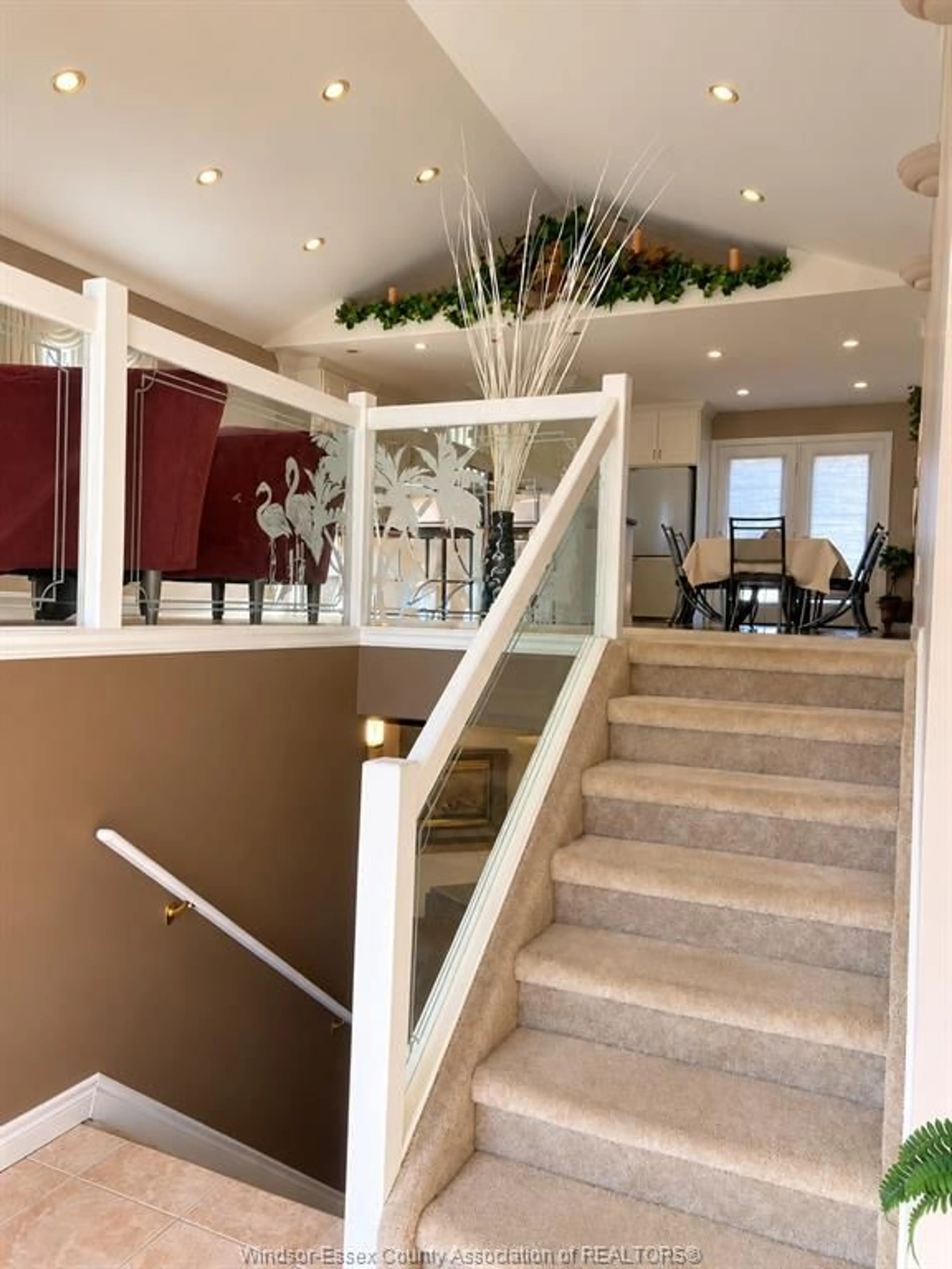 Indoor foyer for 1058 NOVA Dr, Windsor Ontario N9G 2S7
