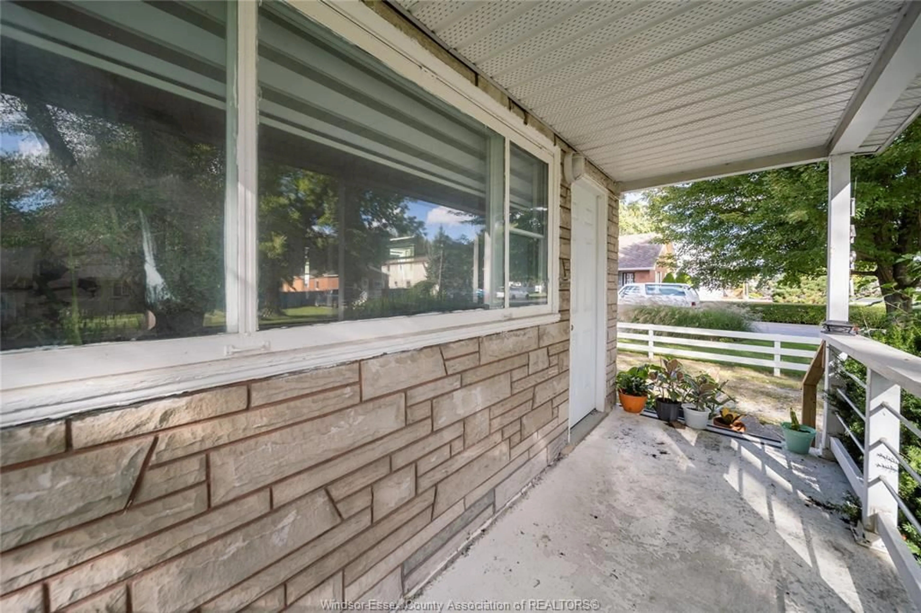 Patio, street for 1497 EVERTS, Windsor Ontario N9B 3E2