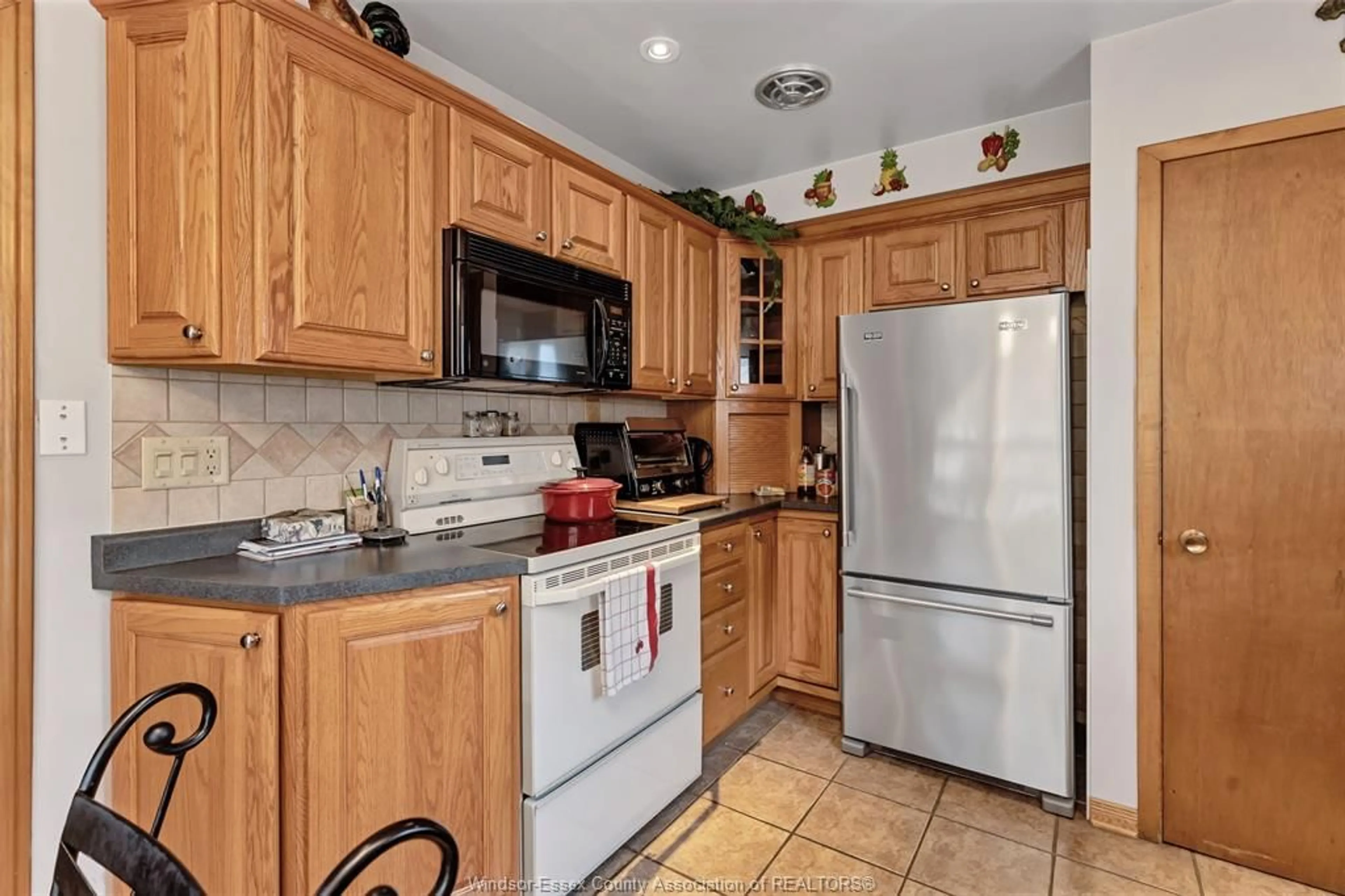 Standard kitchen, ceramic/tile floor for 1720 Central Ave, Windsor Ontario N8Y 3W2