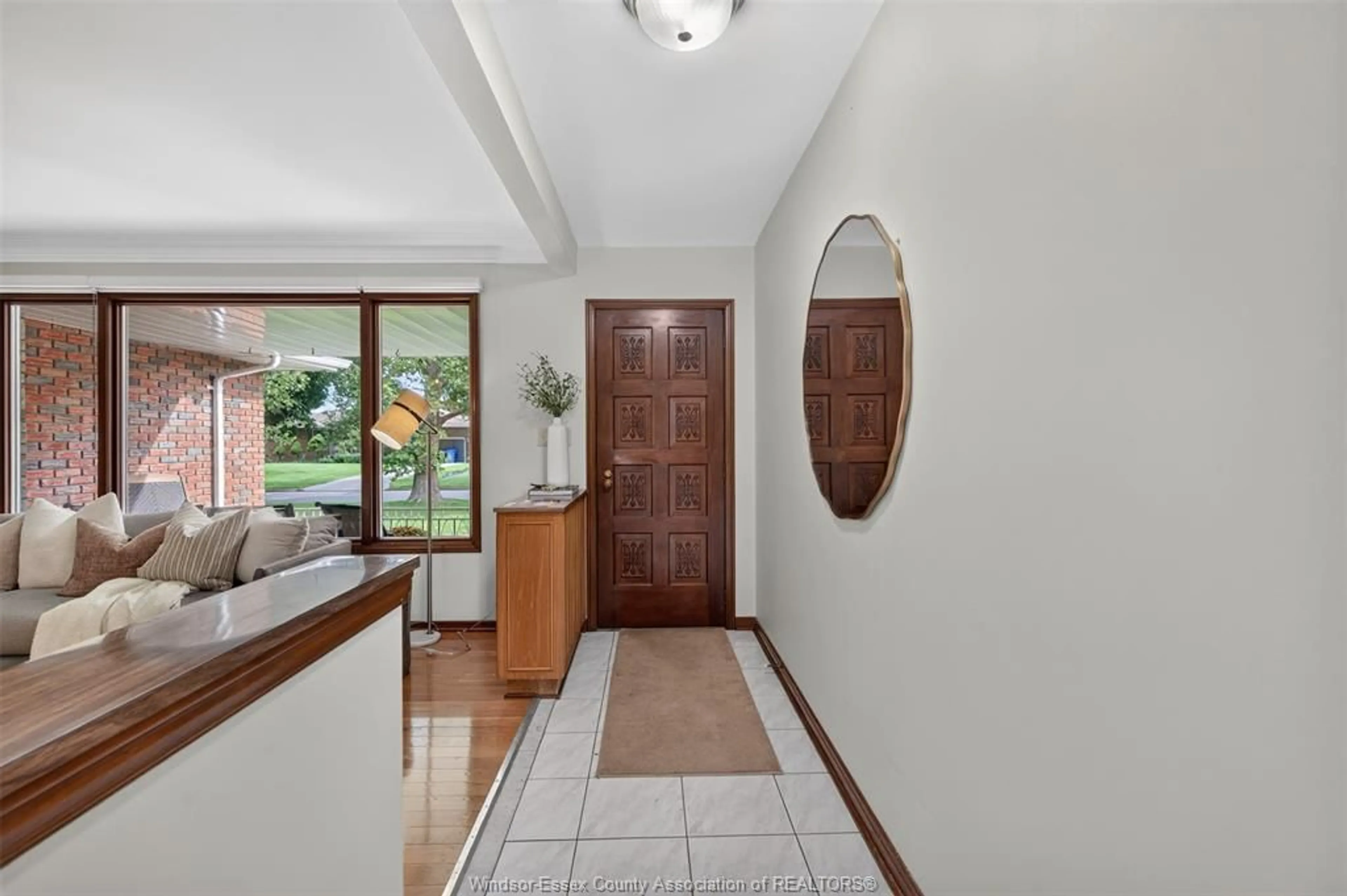 Indoor foyer for 1565 Roxborough, Windsor Ontario N9B 3H2