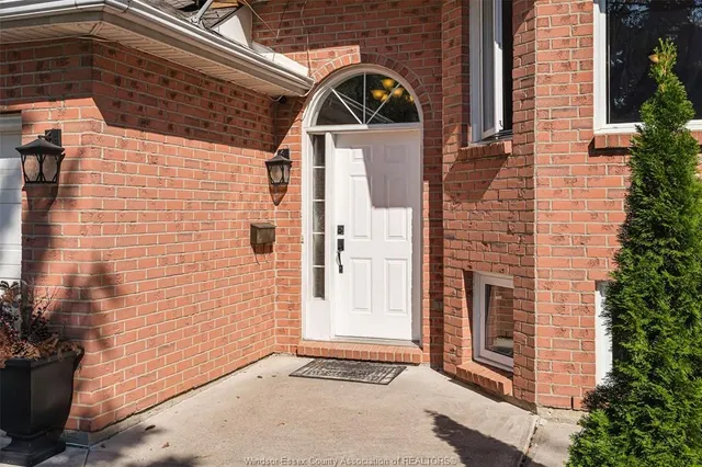 2222 LONGFELLOW Ave, Windsor 3