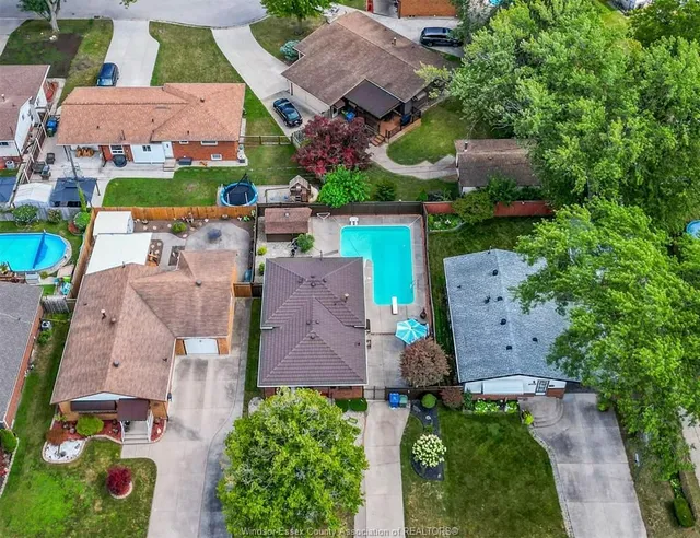 3981 WHITNEY, Windsor 5