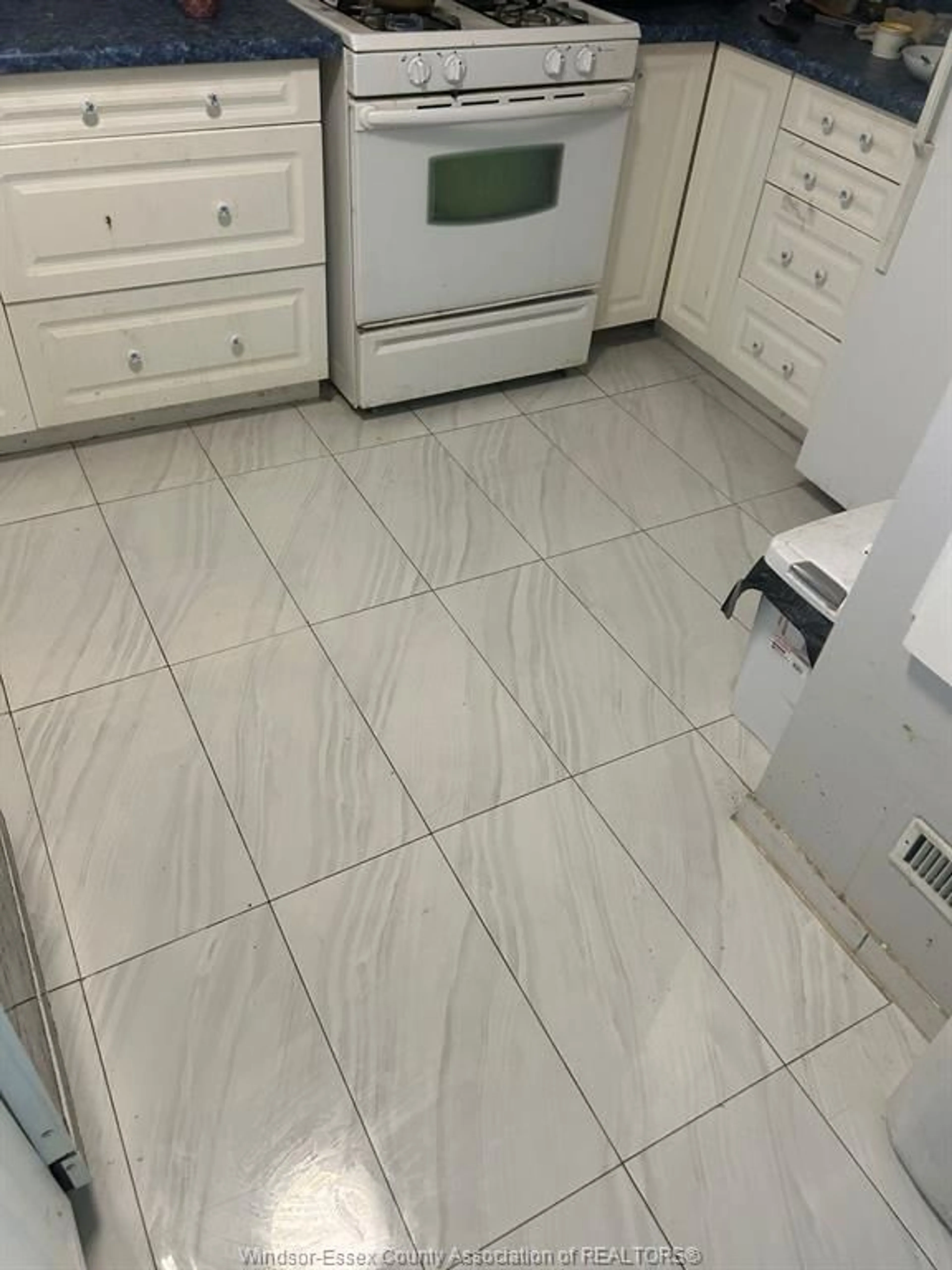 Laundry room for 961 CAMPBELL, Windsor Ontario N9B 2J4