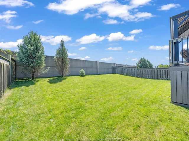 1541 Heatherglen Dr, Tecumseh 5