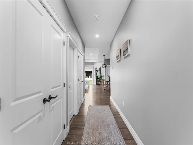 410 CASERTA Cres, Lakeshore 3