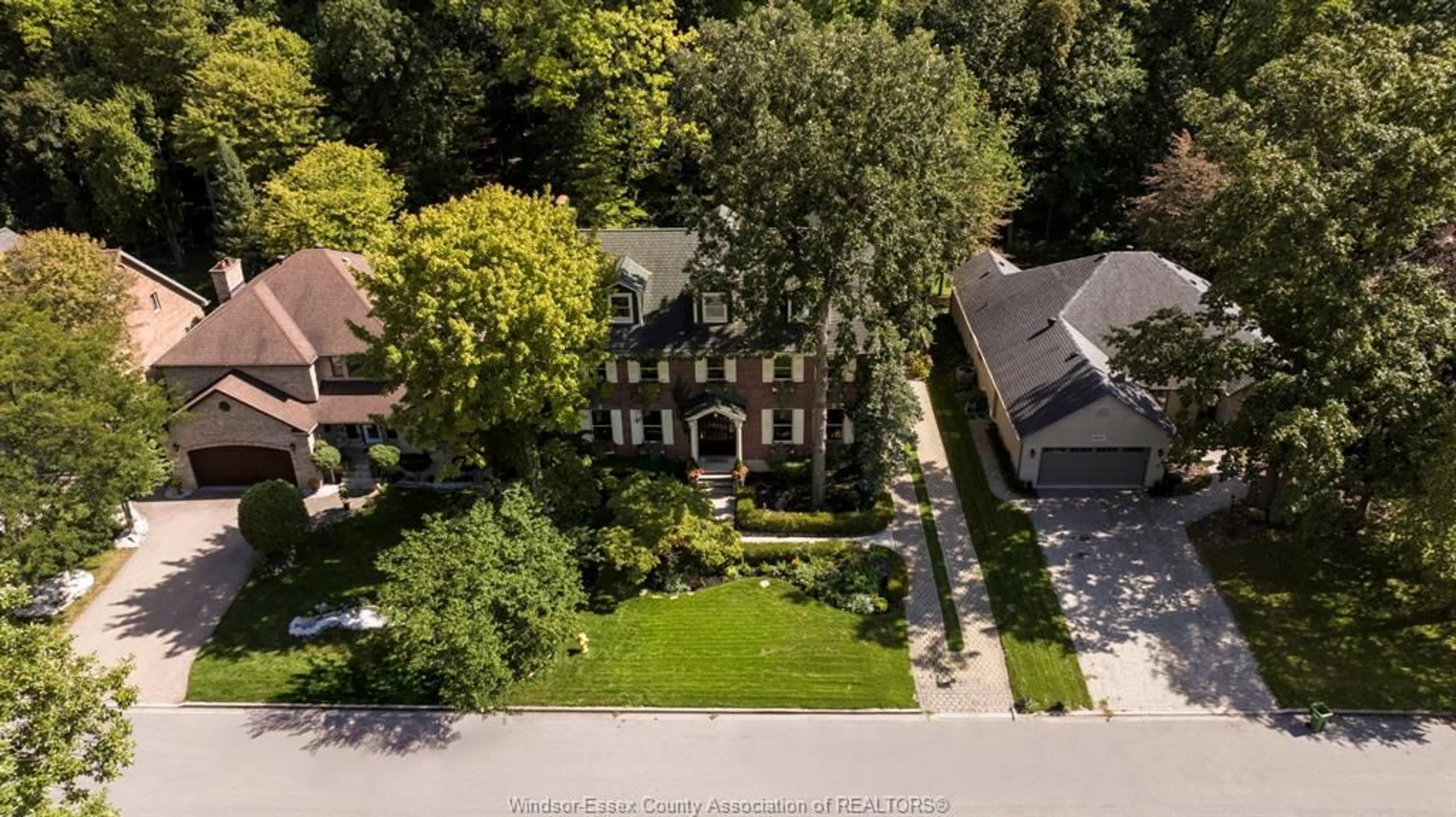 A pic from outside/outdoor area/front of a property/back of a property/a pic from drone, street for 6640 ST MICHAEL'S Dr, LaSalle Ontario N9J 3G7