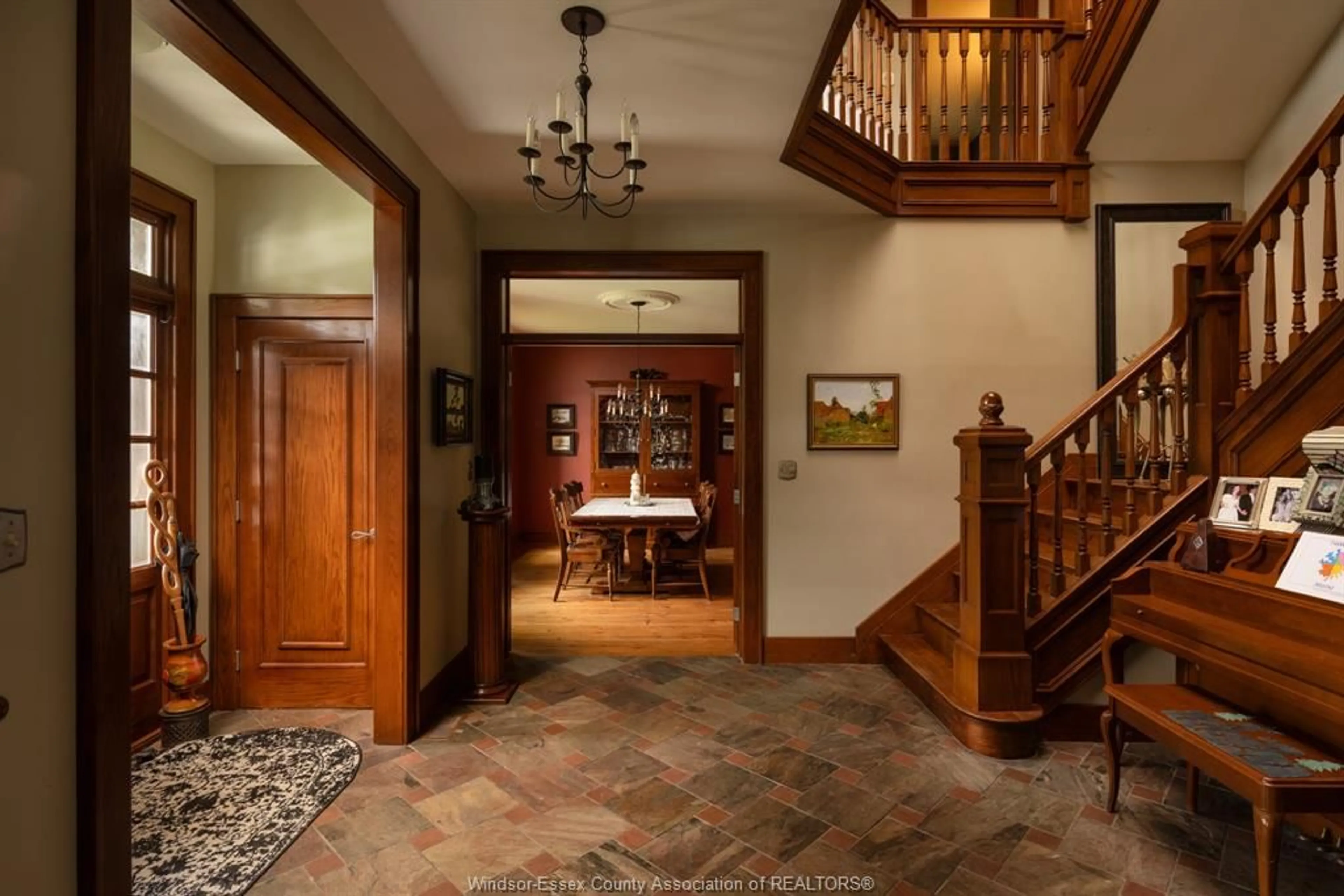 Indoor foyer for 6640 ST MICHAEL'S Dr, LaSalle Ontario N9J 3G7