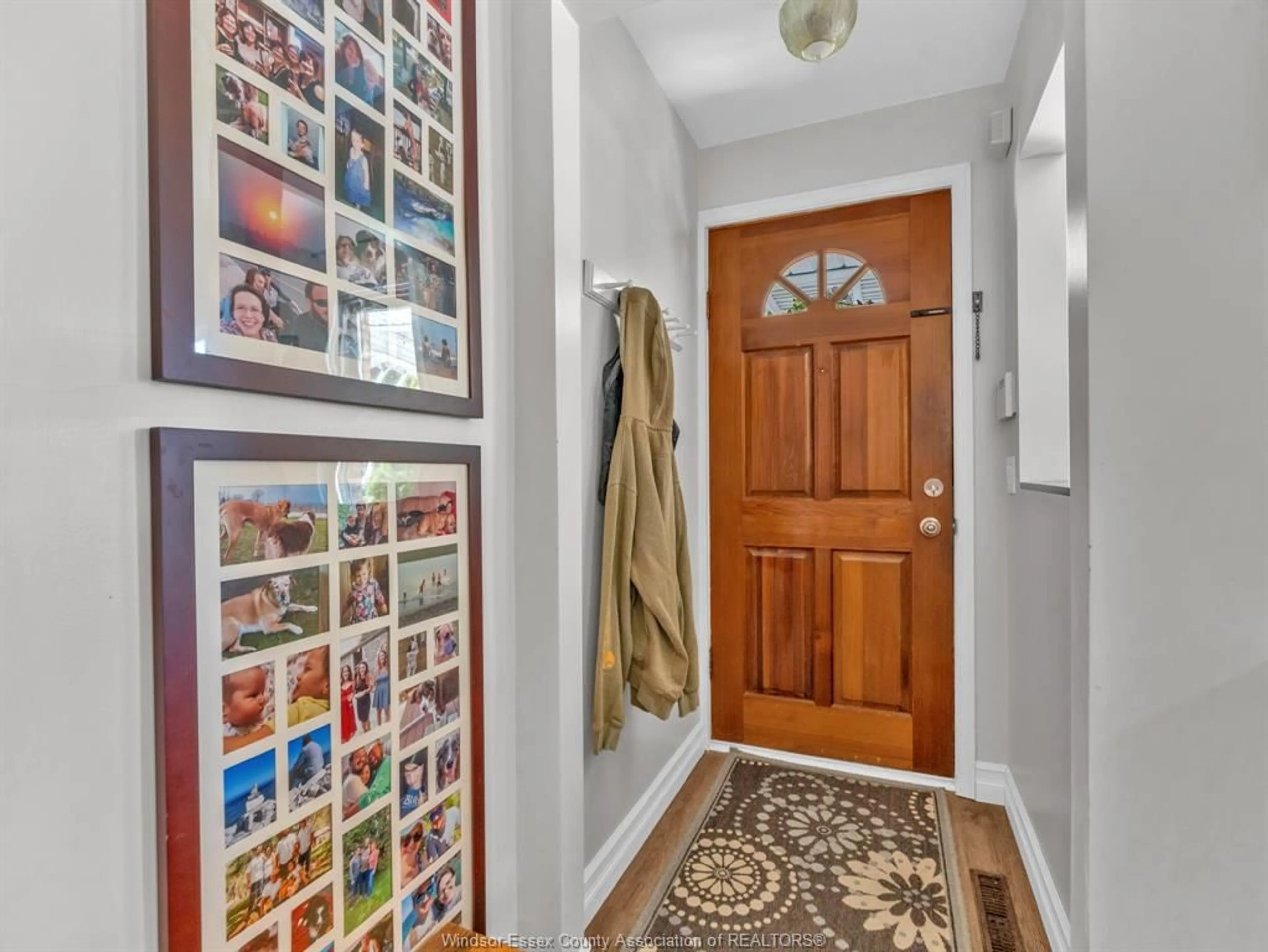 Indoor entryway for 1909 Westcott Rd, Windsor Ontario N8W 4K5