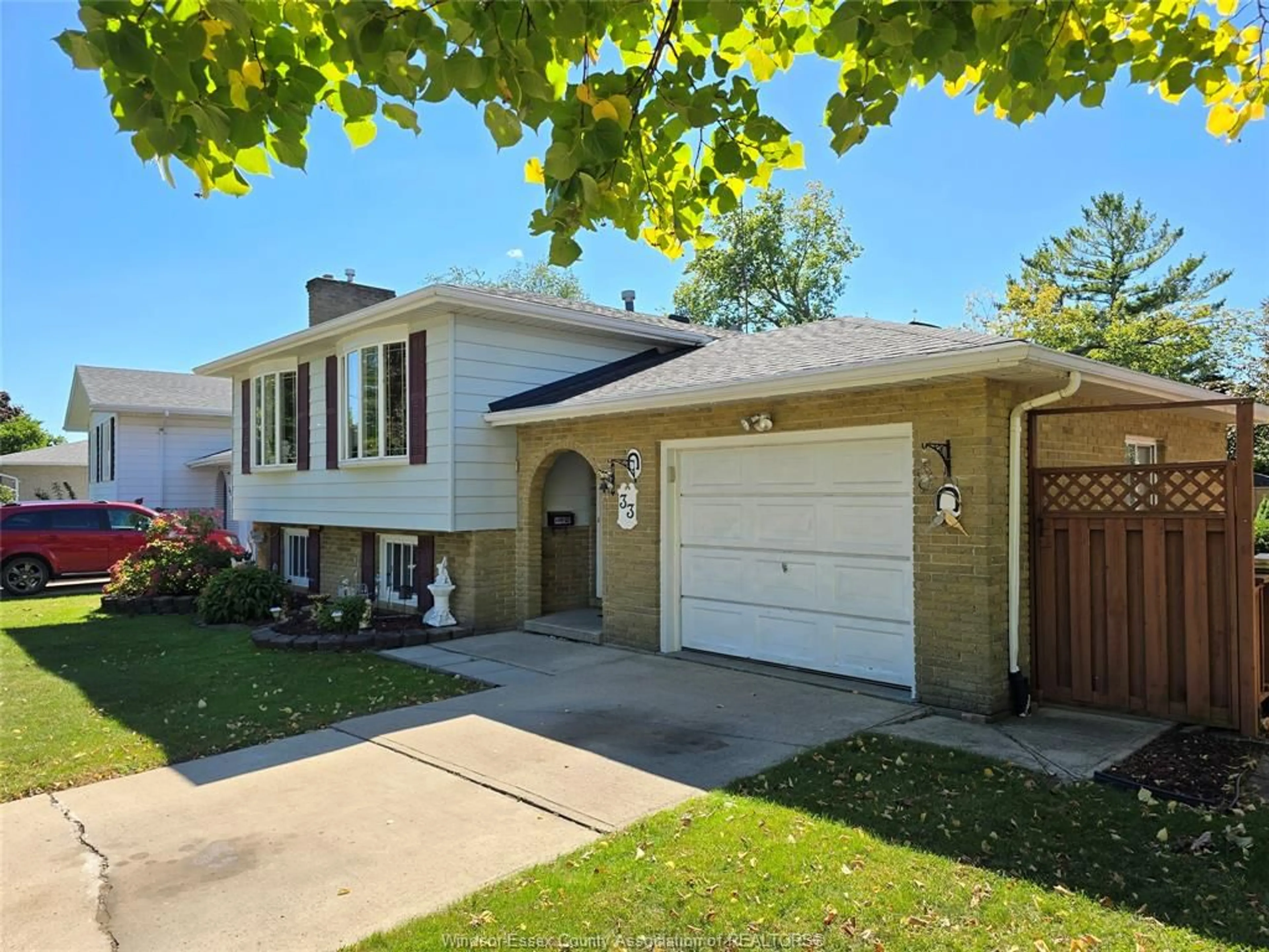 Home with vinyl exterior material, street for 33 BENNIE, Leamington Ontario N8H 4M2