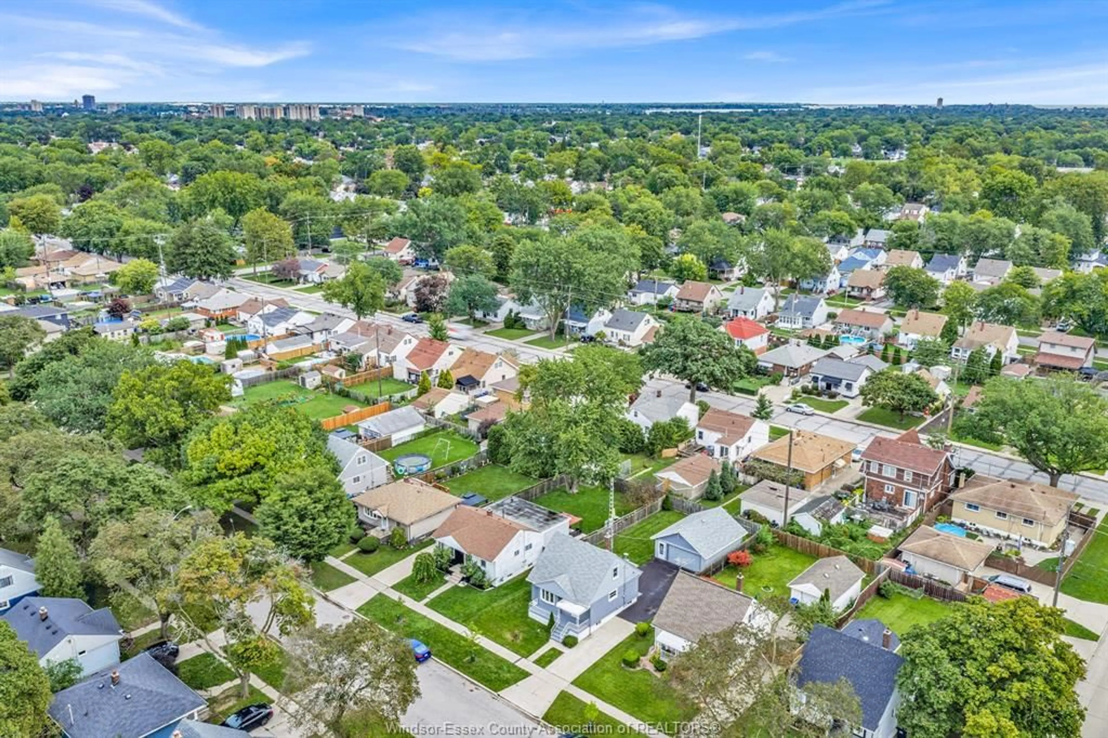A pic from outside/outdoor area/front of a property/back of a property/a pic from drone, street for 1882 MALTA Rd, Windsor Ontario N8W 4H2