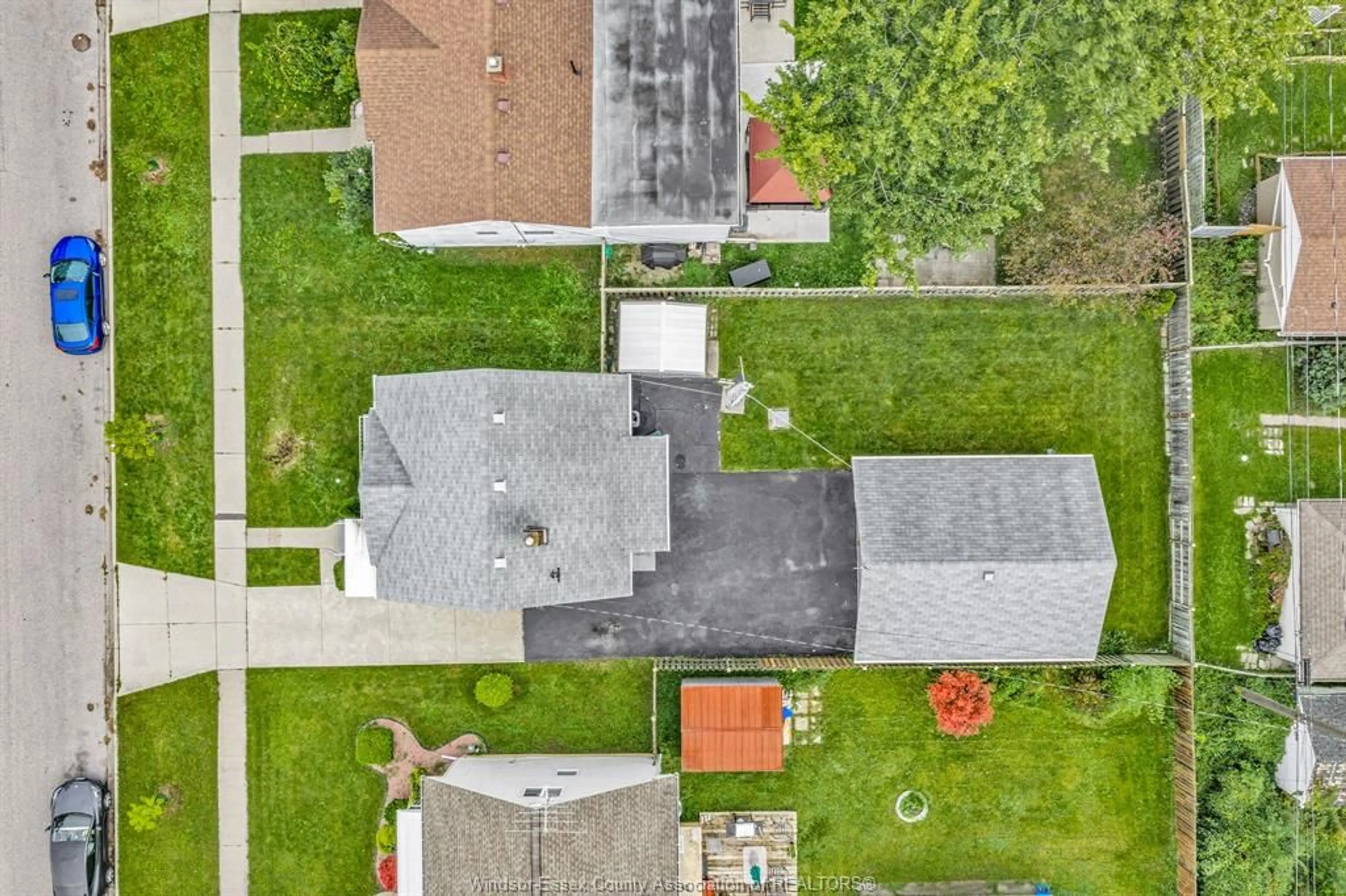 A pic from outside/outdoor area/front of a property/back of a property/a pic from drone, street for 1882 MALTA Rd, Windsor Ontario N8W 4H2