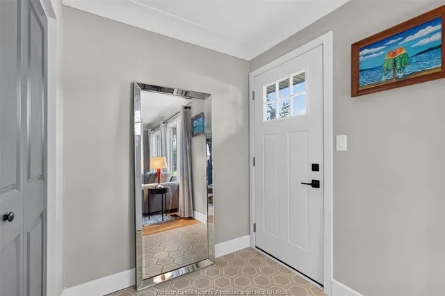 520 FRONT Rd, LaSalle 5