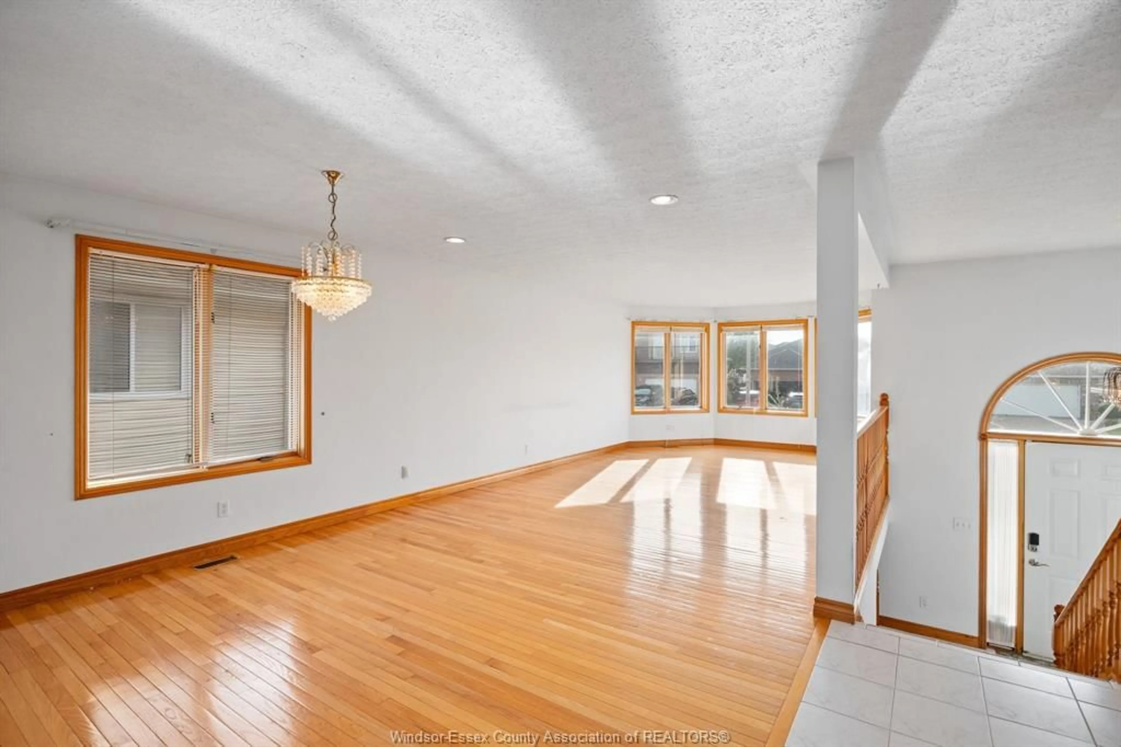 Unknown for 256 KENILWORTH Pl, Windsor Ontario N9E 4M6