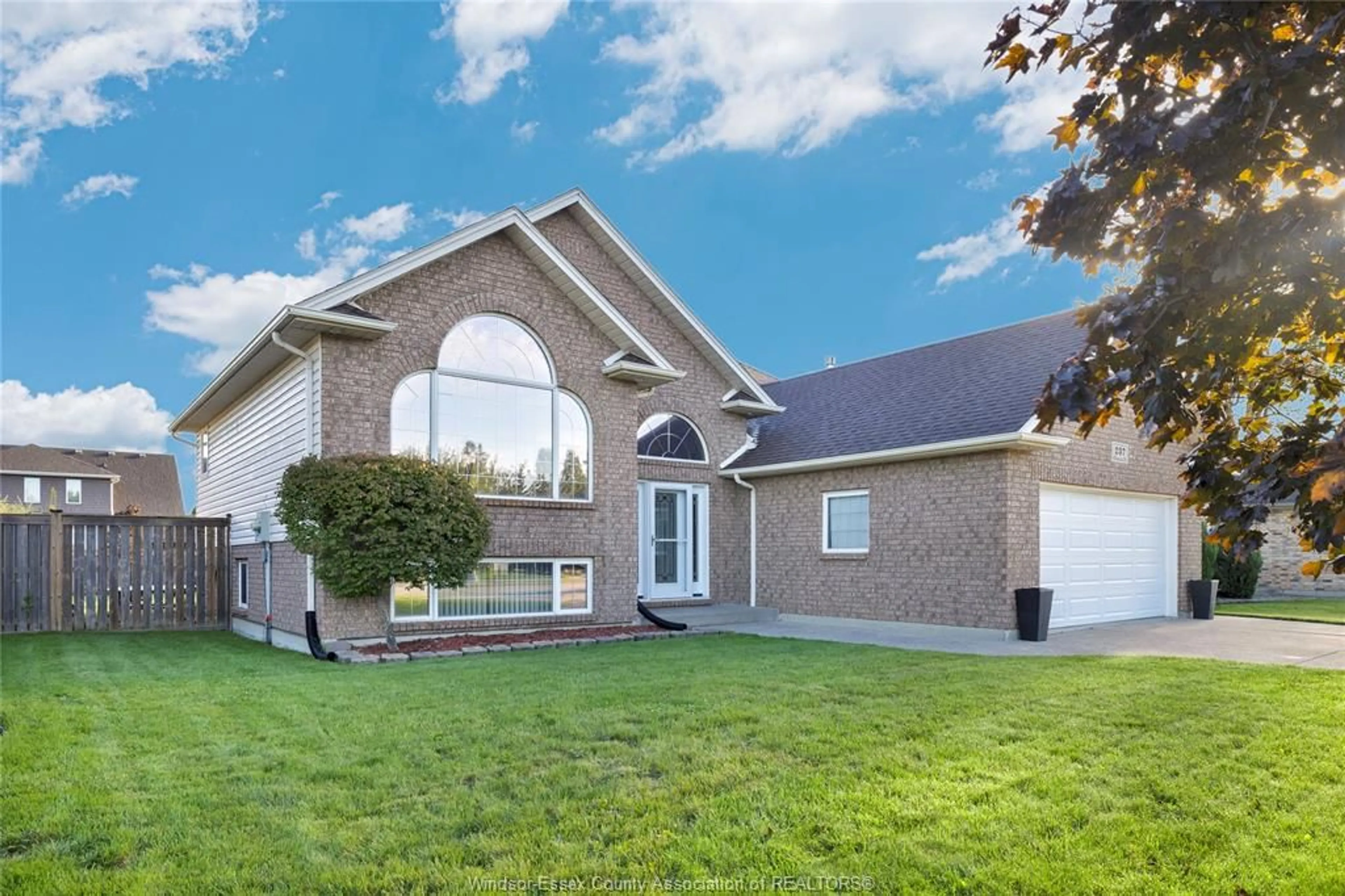 Home with vinyl exterior material, unknown for 237 WOODVIEW Dr, Essex Ontario N8M 3E9