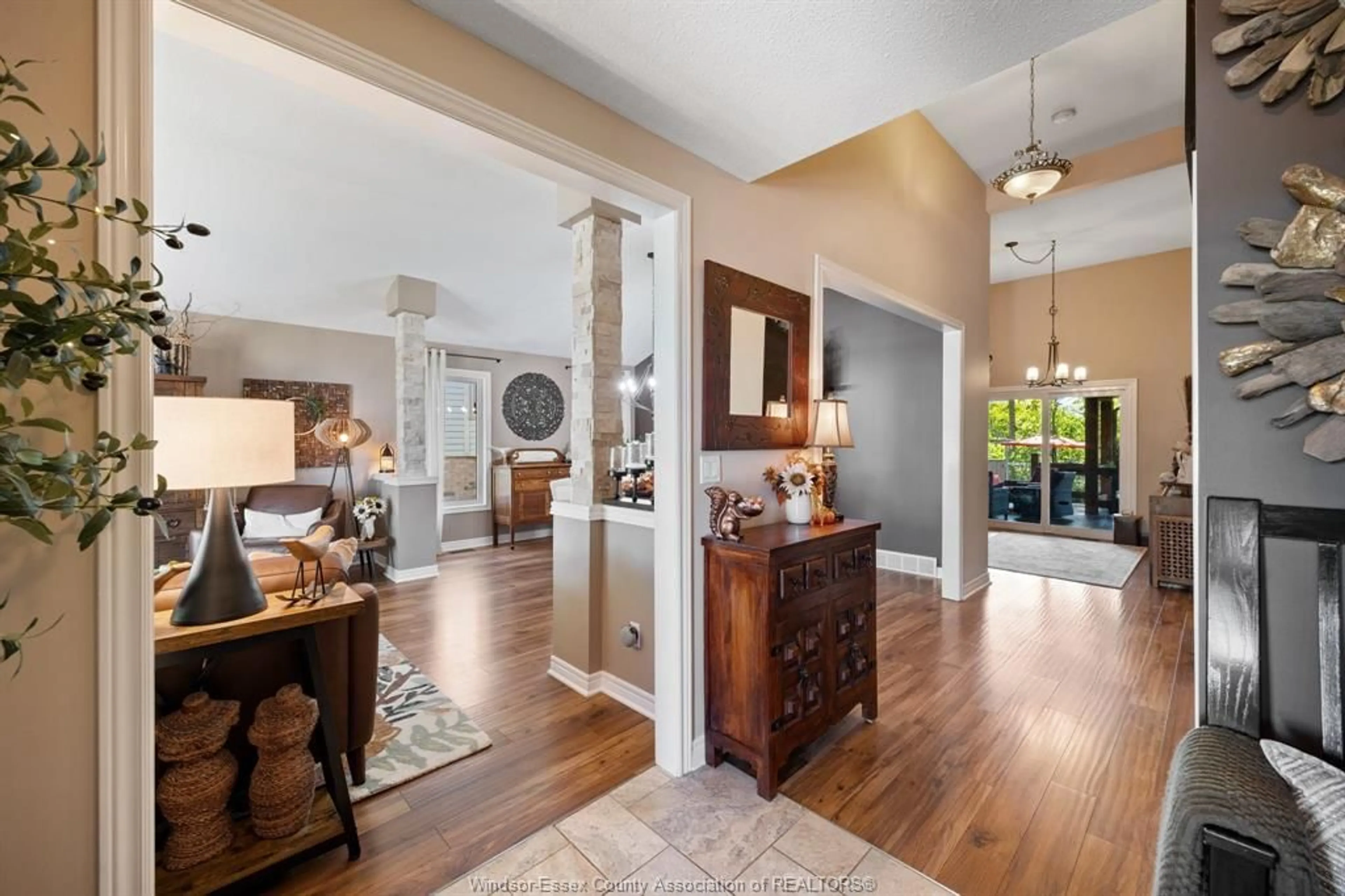 Indoor entryway for 35 WHELAN Dr, Amherstburg Ontario N9V 4A4