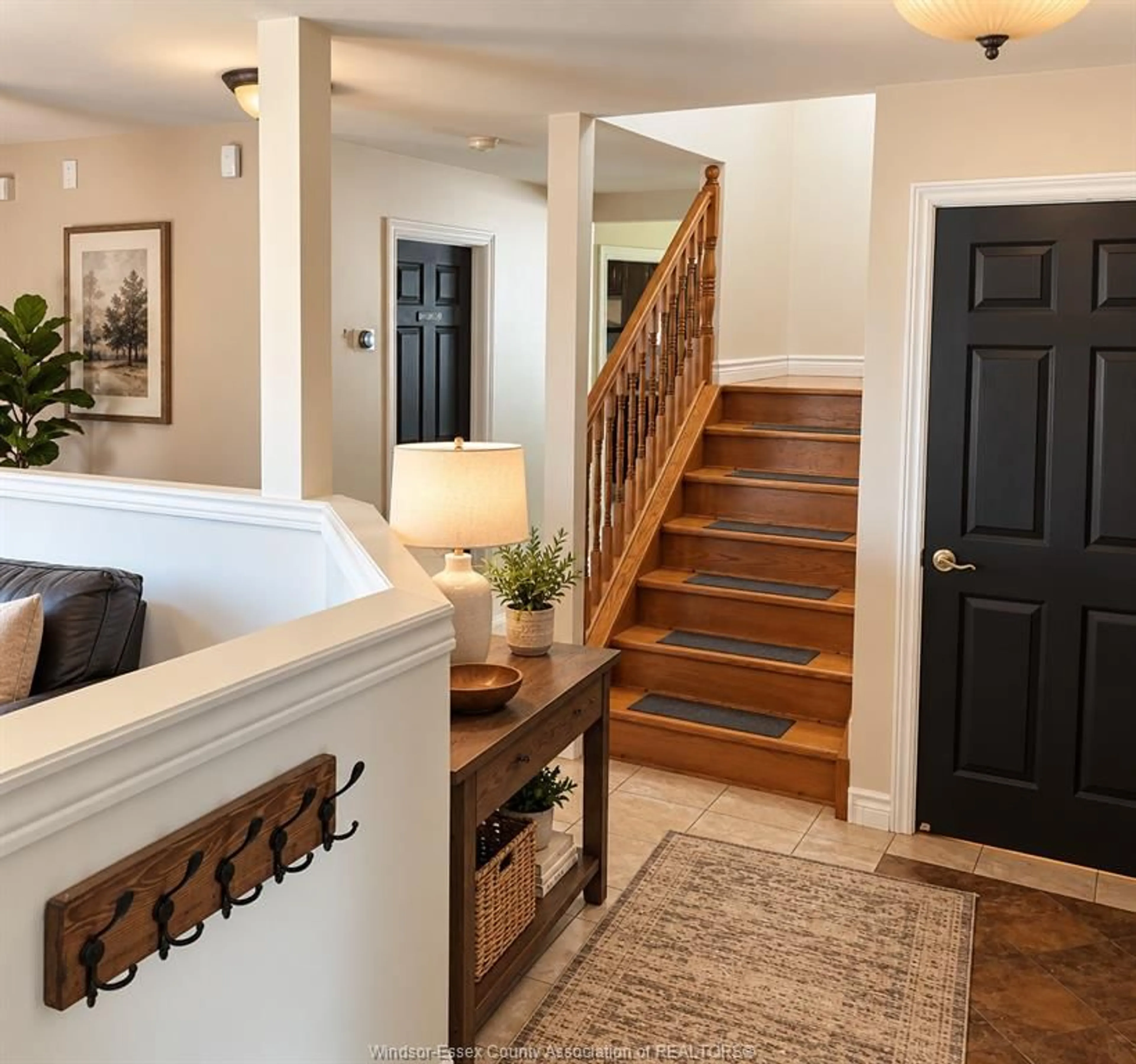 Indoor entryway for 1833 ST. LUKE Rd, Windsor Ontario N8W 3W8