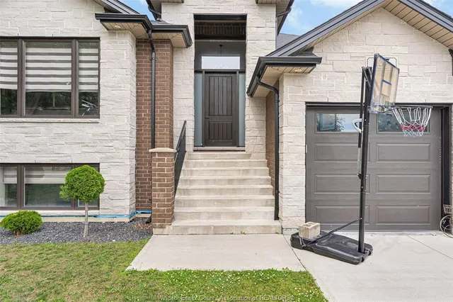 137 GARY Ave, LaSalle 5