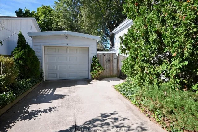 57 Erie St, Ridgetown 3