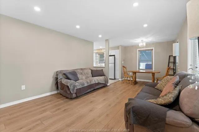 3163 Curry Ave, Windsor 2