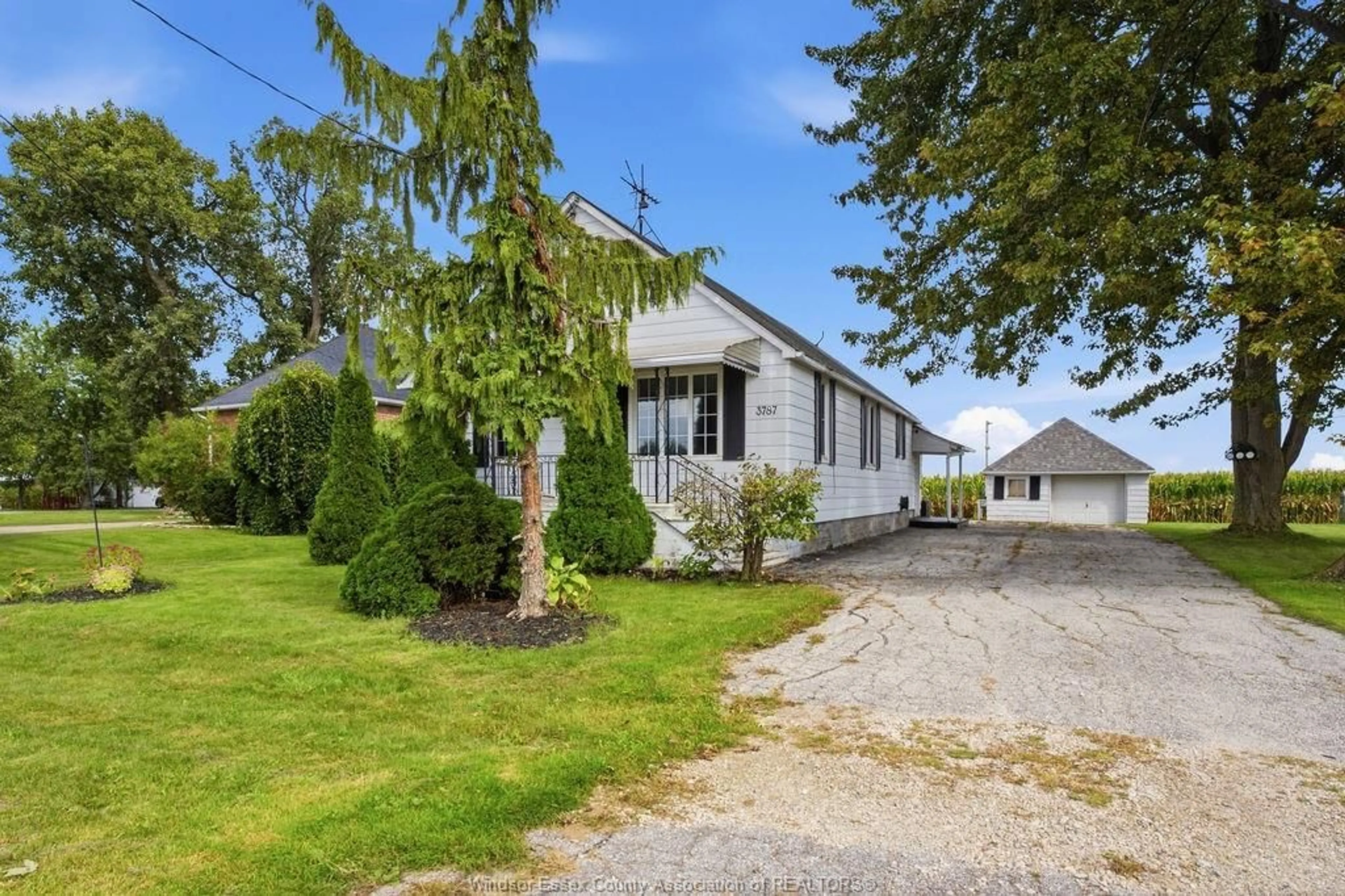 A pic from outside/outdoor area/front of a property/back of a property/a pic from drone, street for 3787 CONCESSION RD 3 N, Amherstburg Ontario N9V 2Y9
