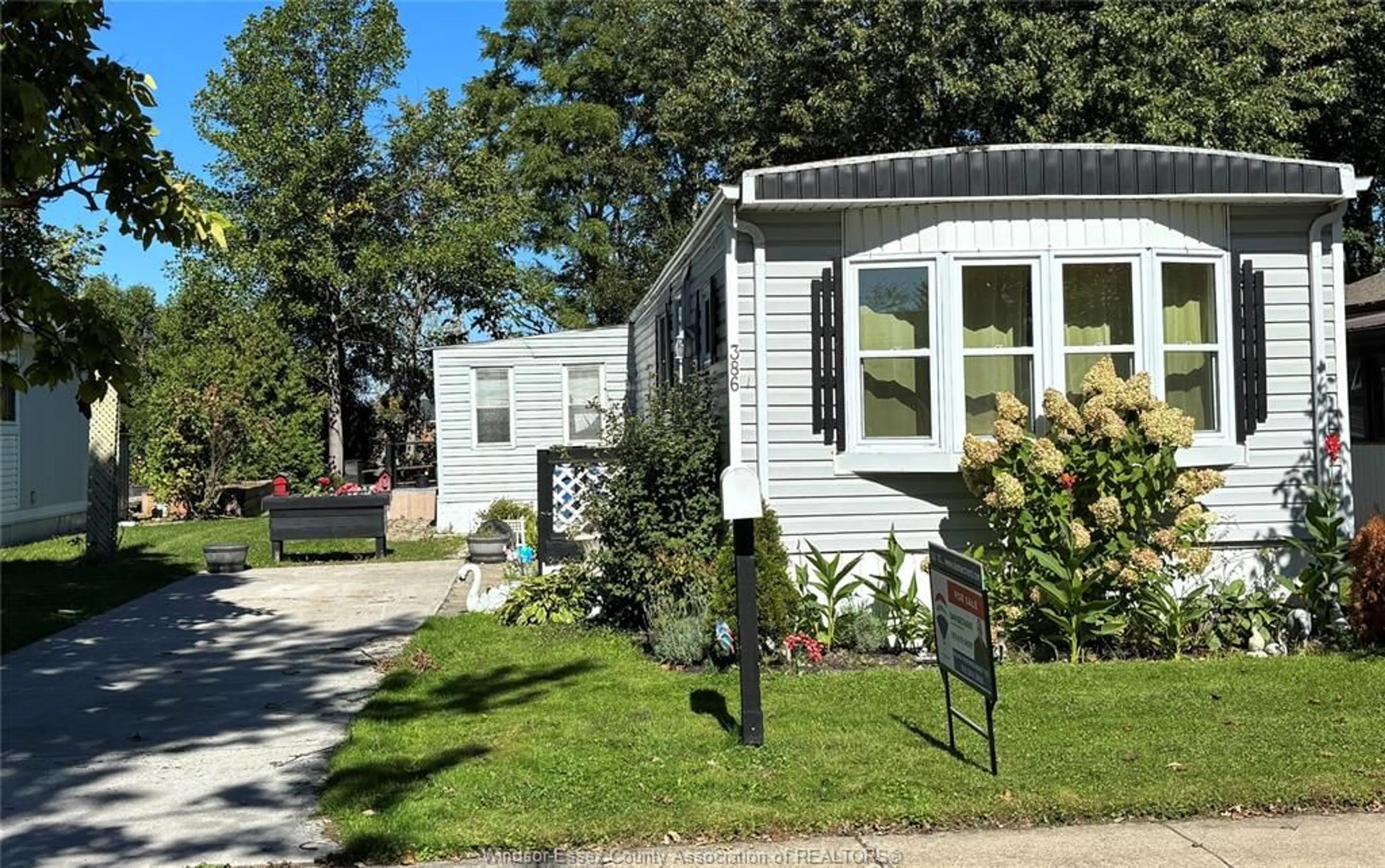Home with vinyl exterior material, street for 386 NORTH MALDEN, Essex Ontario N8M 2V3