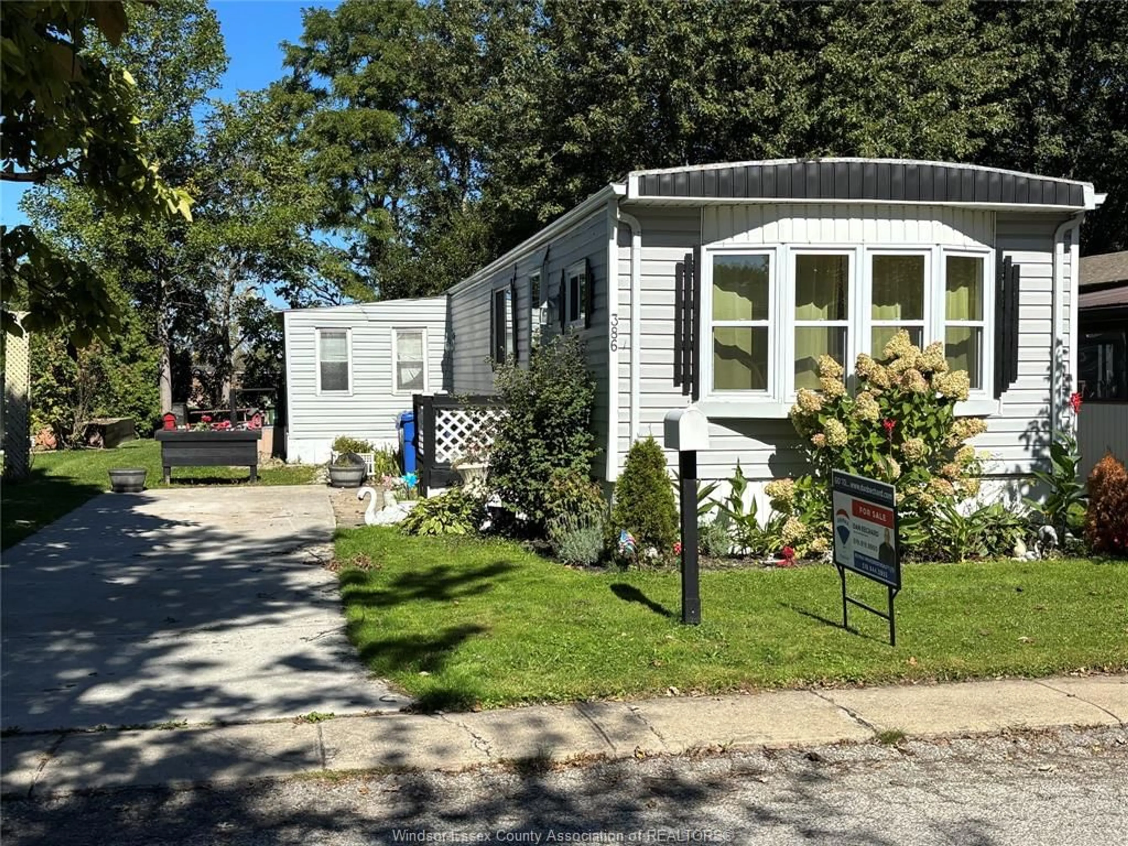Unknown for 386 NORTH MALDEN, Essex Ontario N8M 2V3