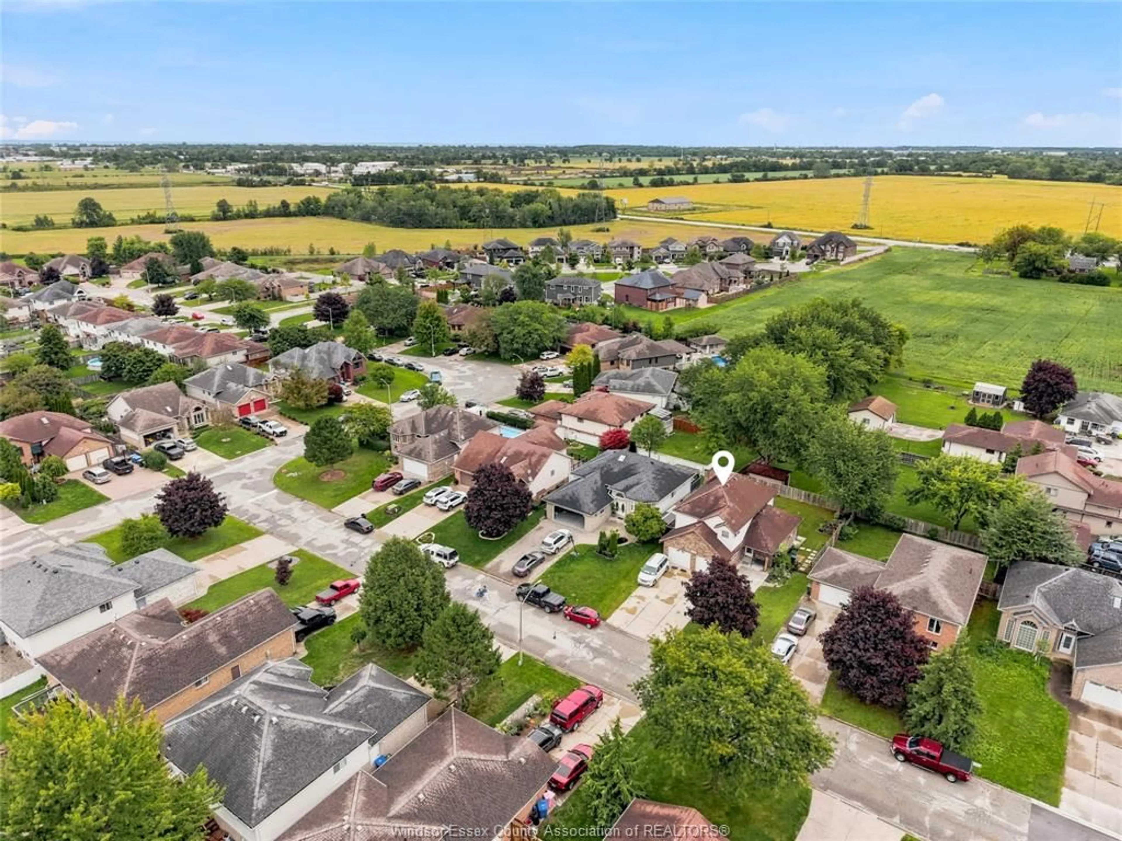 A pic from outside/outdoor area/front of a property/back of a property/a pic from drone, street for 2920 STRAWBERRY Dr, Tecumseh Ontario N9K 1C1