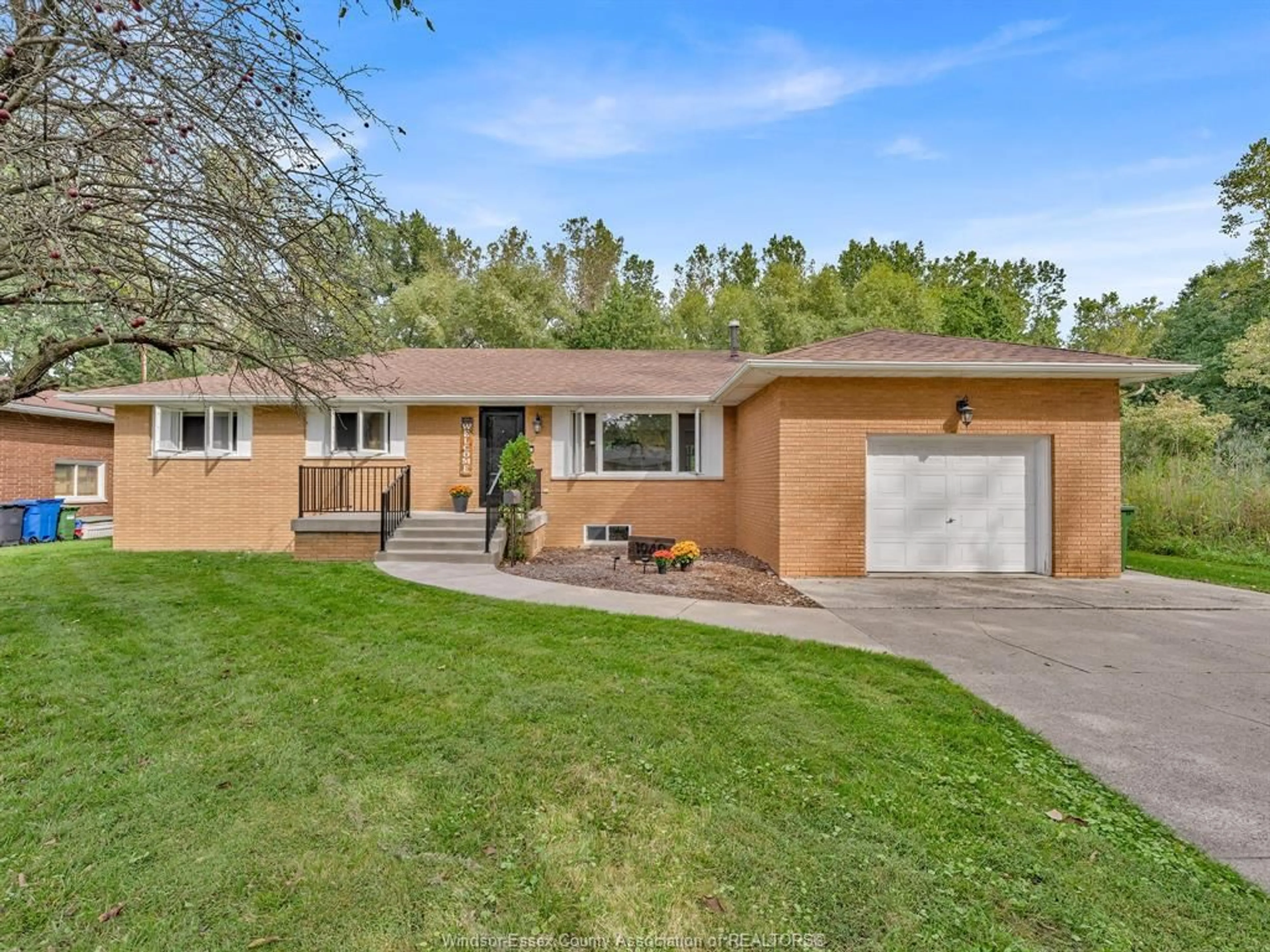 Home with brick exterior material, street for 1940 KENT, Windsor Ontario N9E 3R3