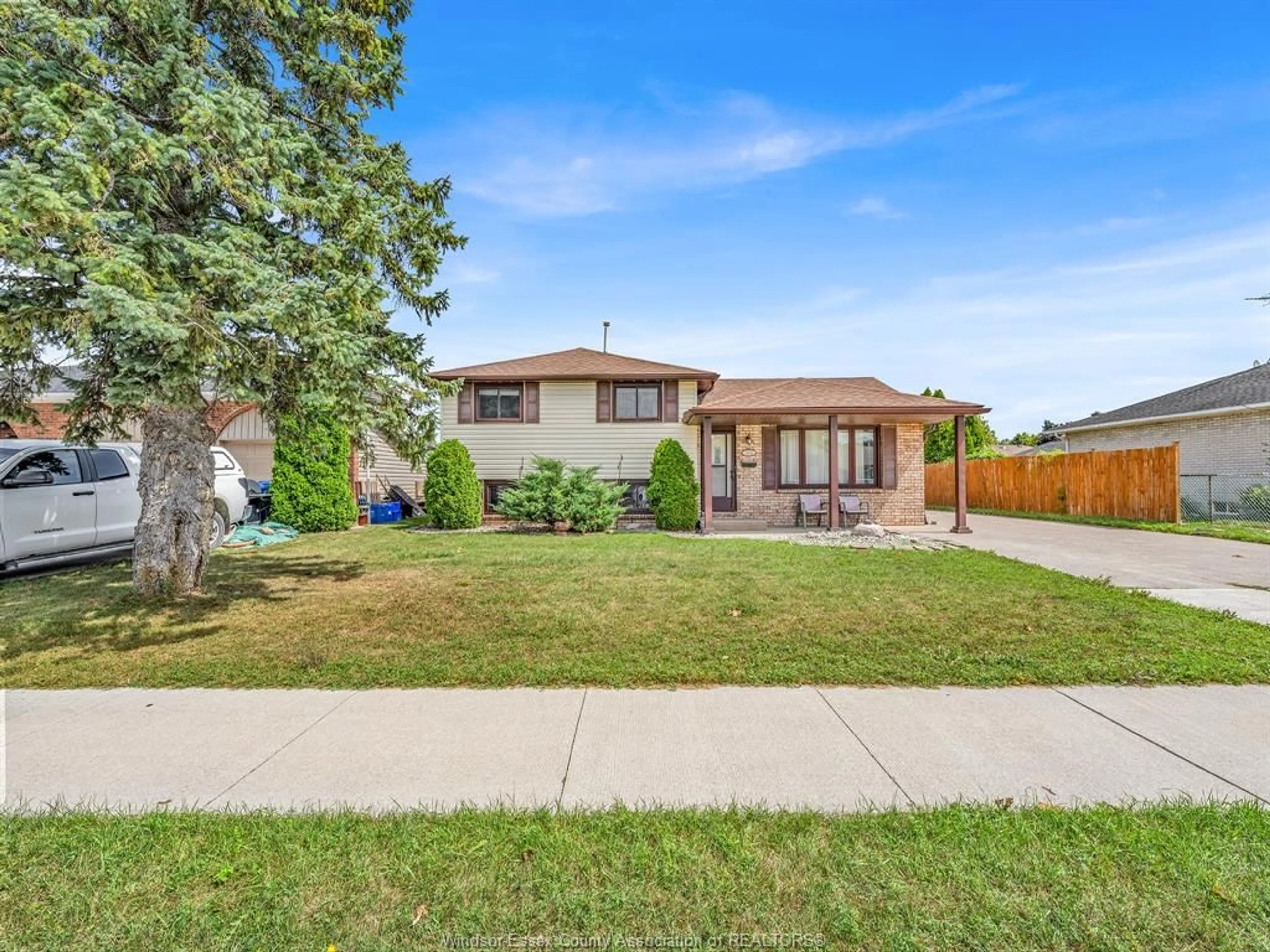 Unknown for 172 PACIFIC, Amherstburg Ontario N9V 3E2