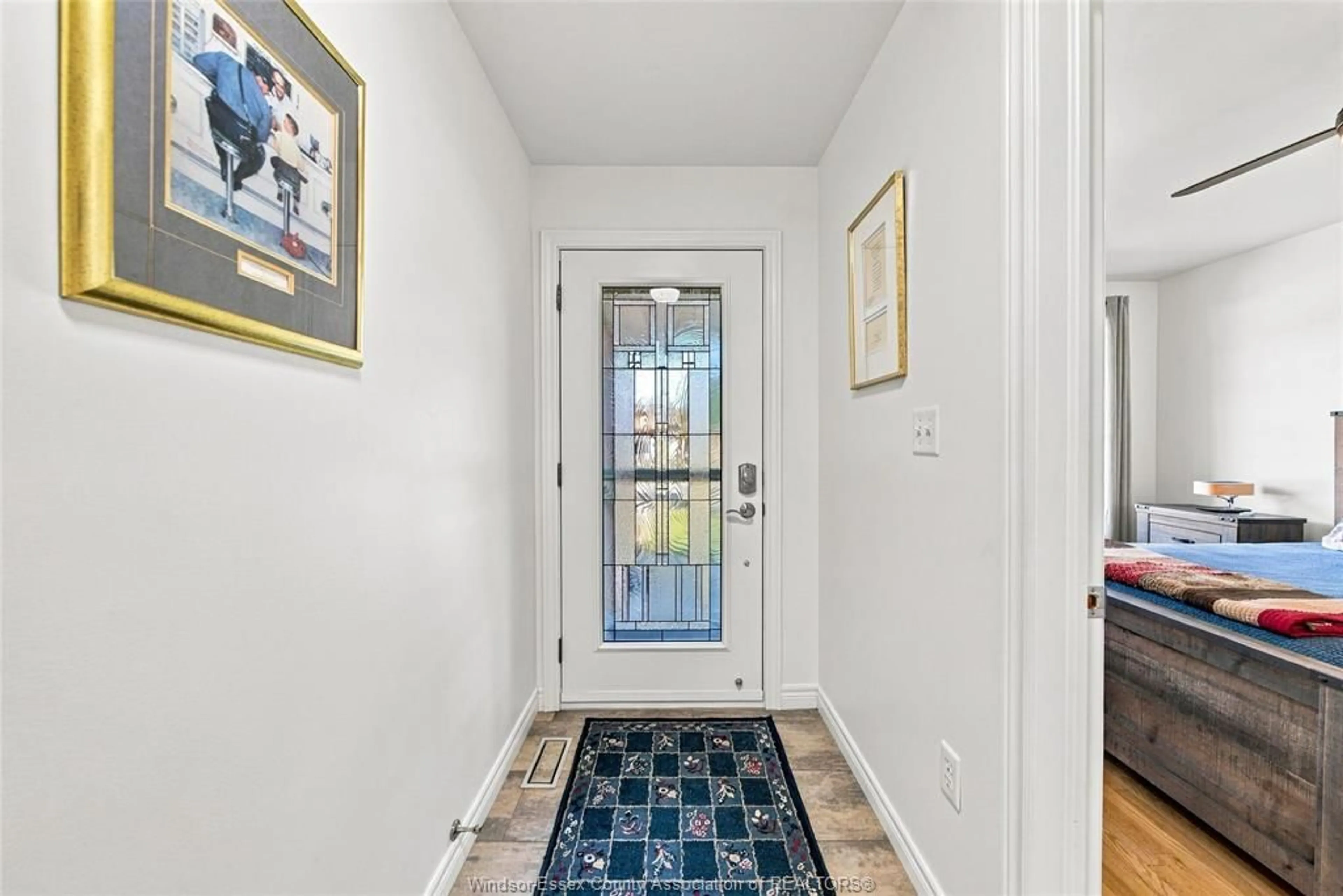 Indoor entryway for 11125 FIRGROVE, Windsor Ontario N8P 1T1