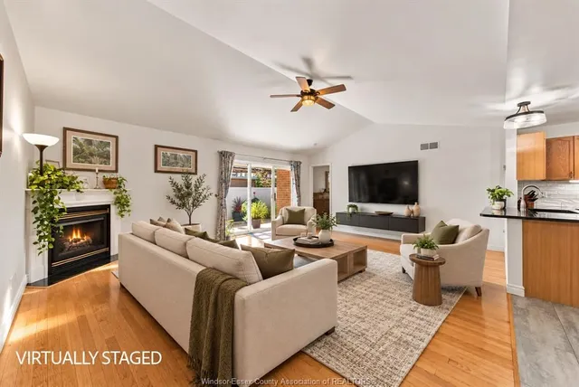 11125 FIRGROVE, Windsor 5