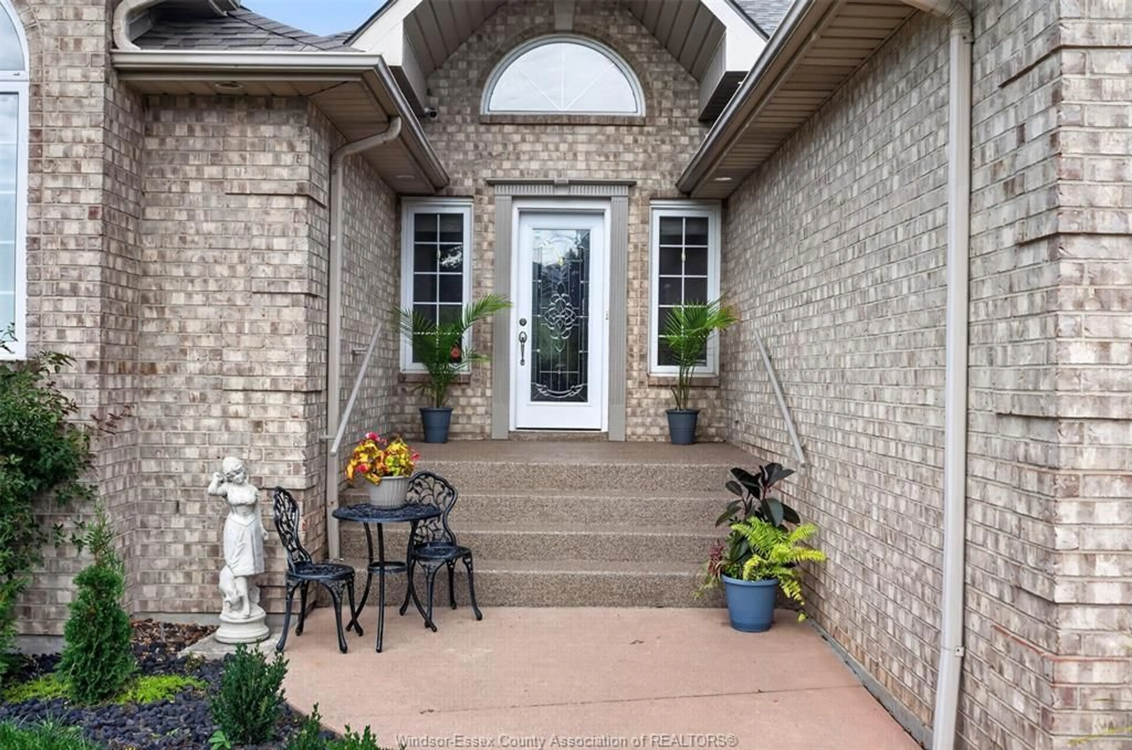 Home with brick exterior material, street for 2703 LOMBARDY CRES, LaSalle Ontario N9H 2L7