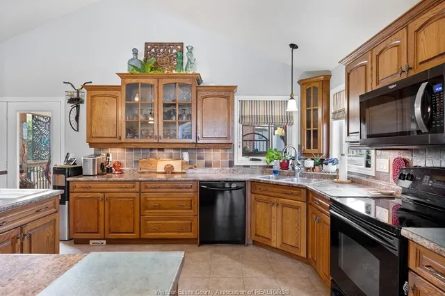 230 ST PETER, Lakeshore 5