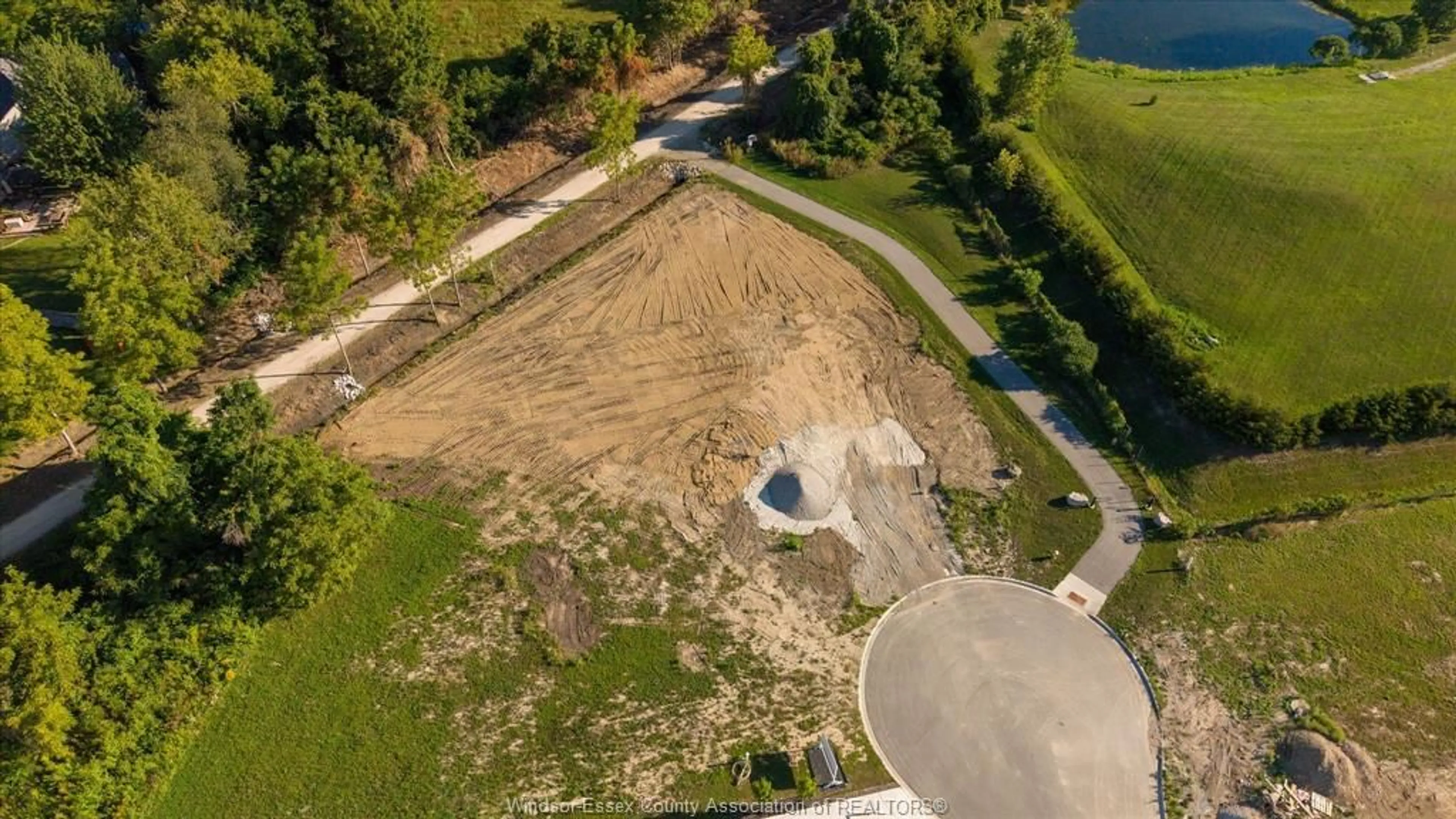 A pic from outside/outdoor area/front of a property/back of a property/a pic from drone, water/lake/river/ocean view for 143 GRANDVIEW AVENUE, Kingsville Ontario N9Y 0C8