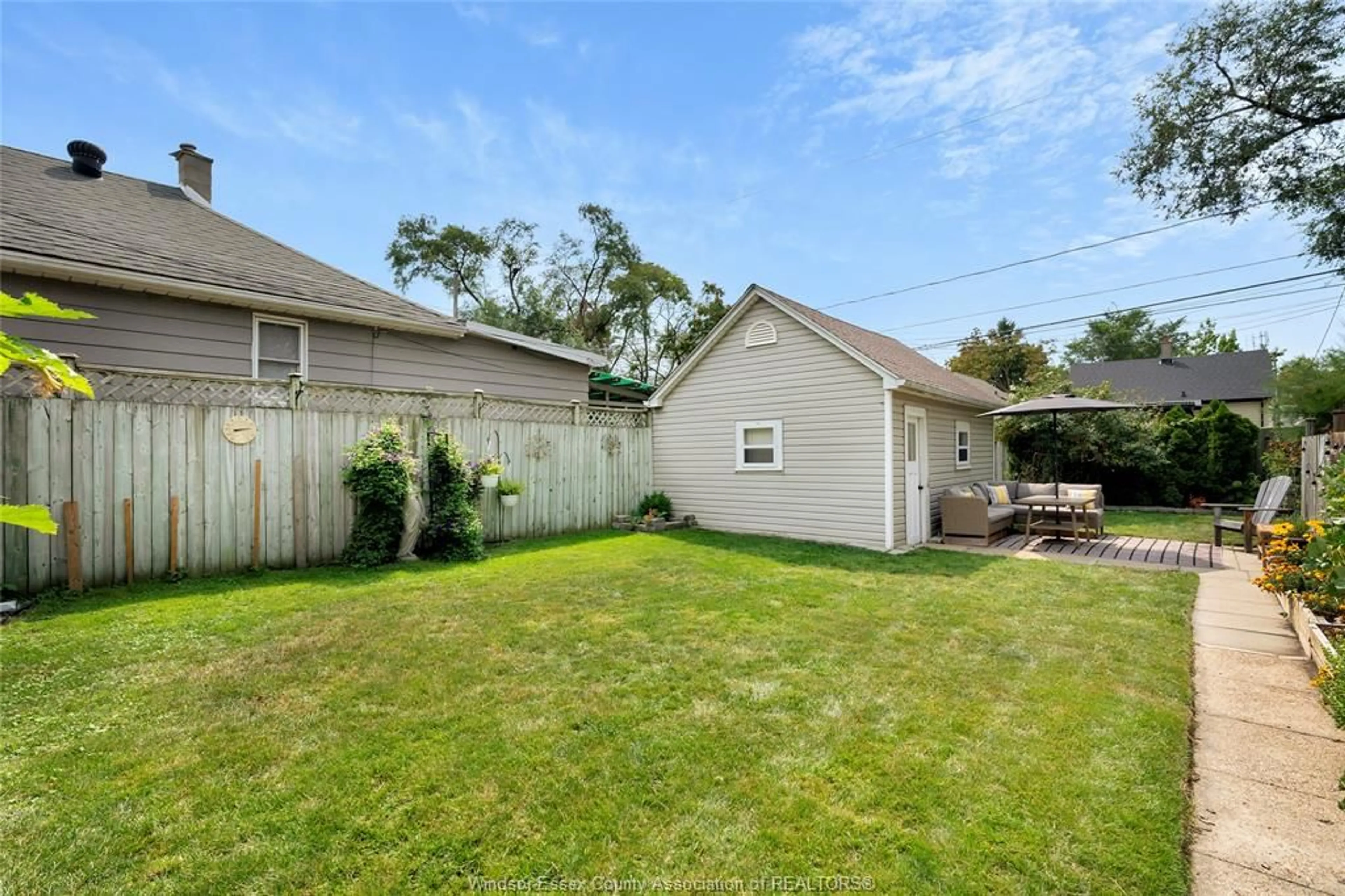 Unknown for 1871 Albert Rd, Windsor Ontario N8W 3X1