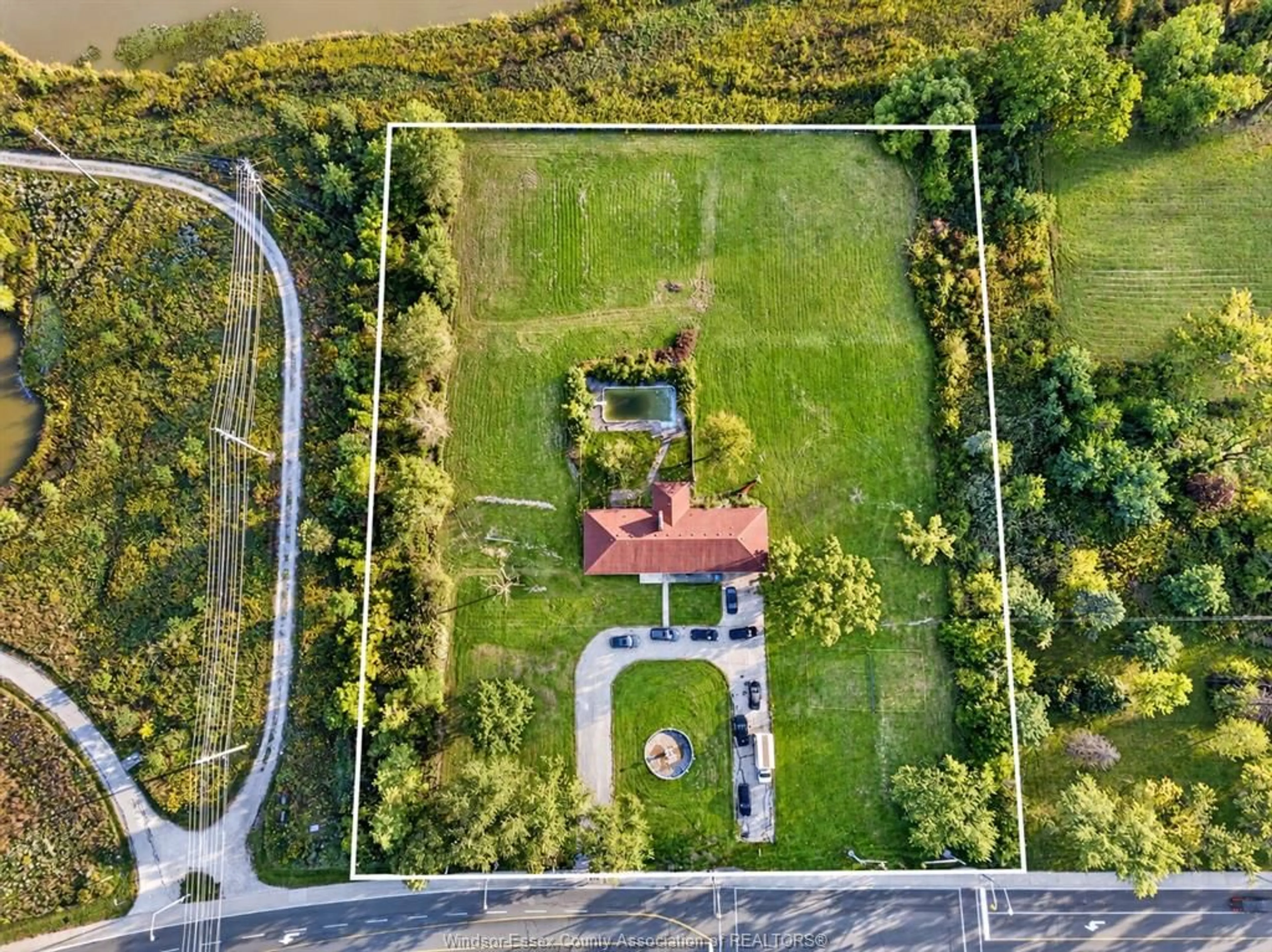 A pic from outside/outdoor area/front of a property/back of a property/a pic from drone, street for 2775 TODD Lane, LaSalle Ontario N9H 1K9