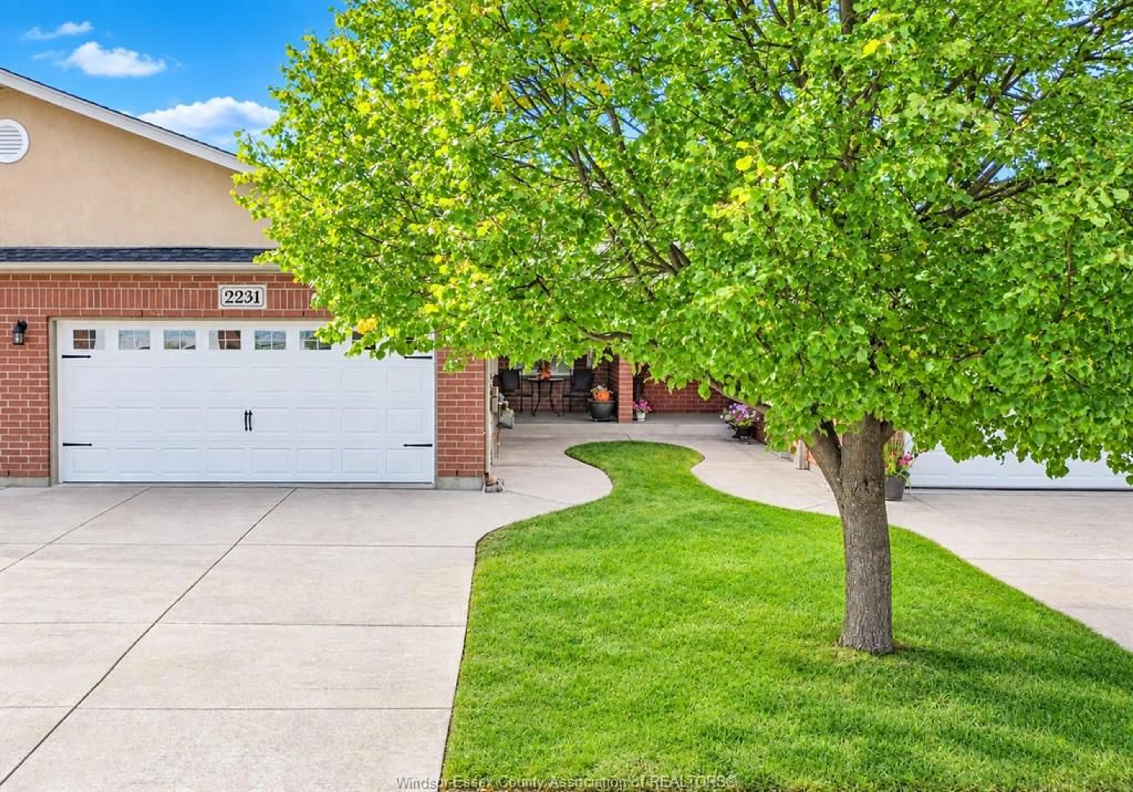 A pic from outside/outdoor area/front of a property/back of a property/a pic from drone, street for 2231 LUXURY, Windsor Ontario N8P 1W9